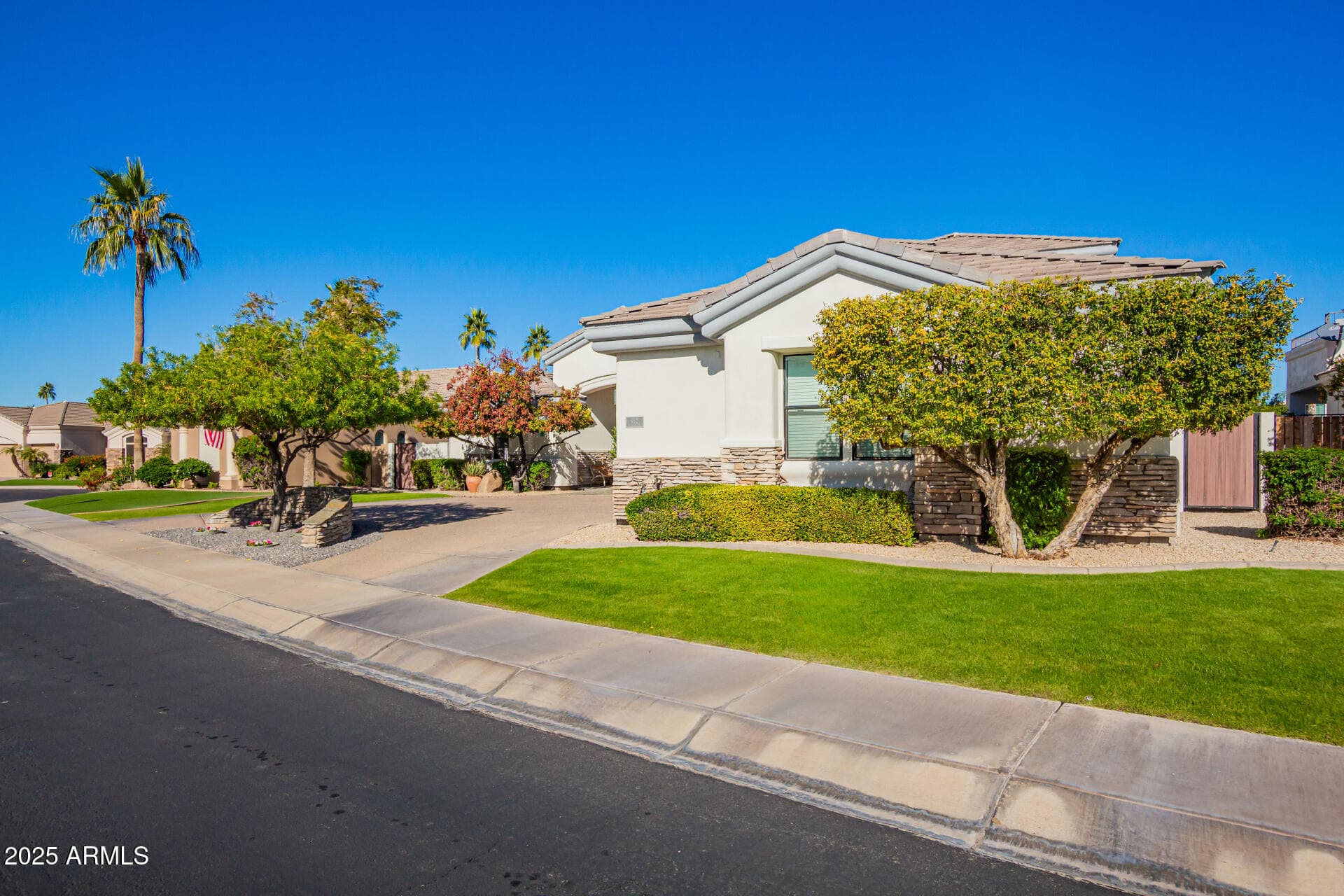 652 W Aster Court — photo 3