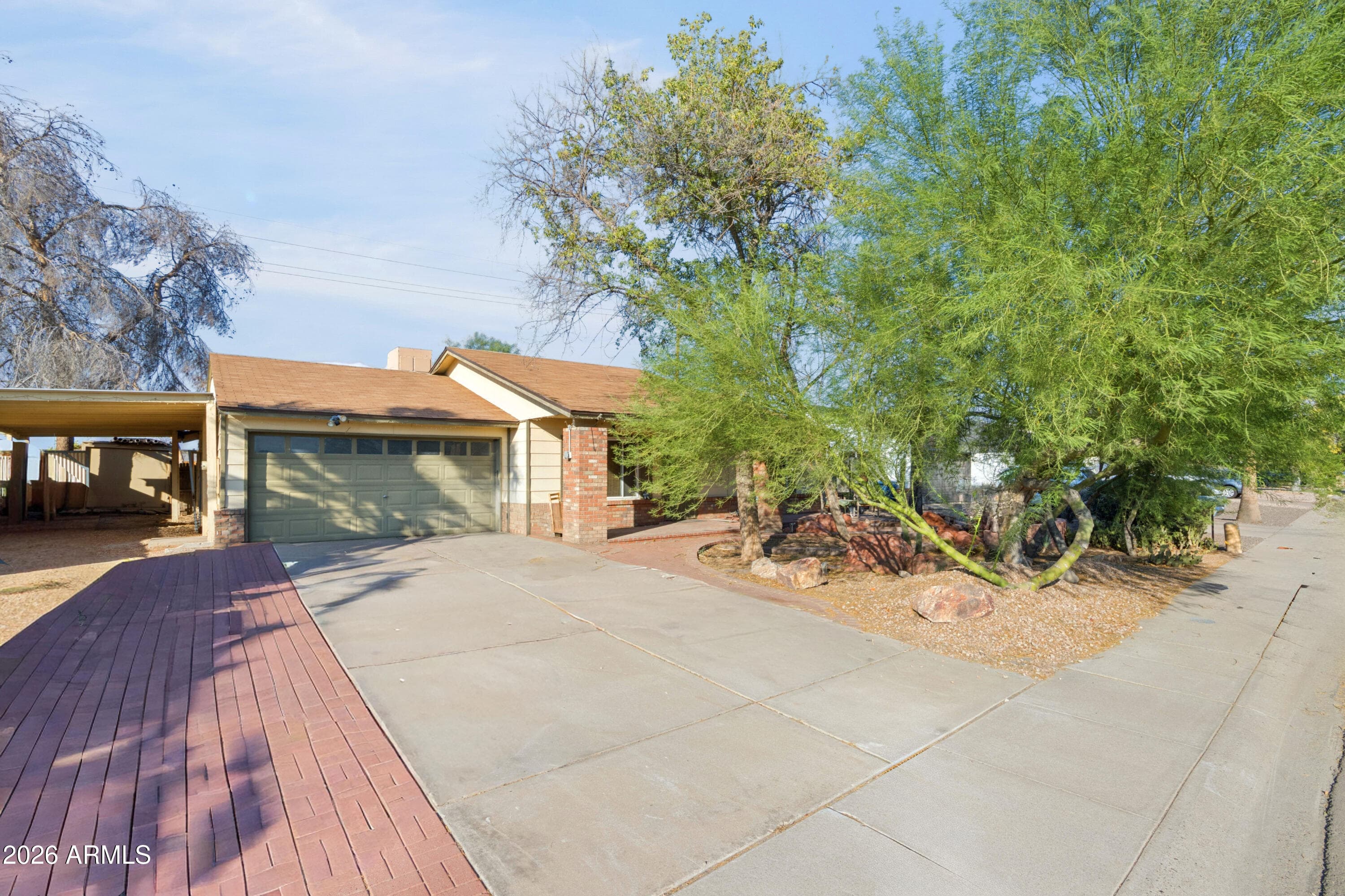 1148 W Greenway Drive — photo 3