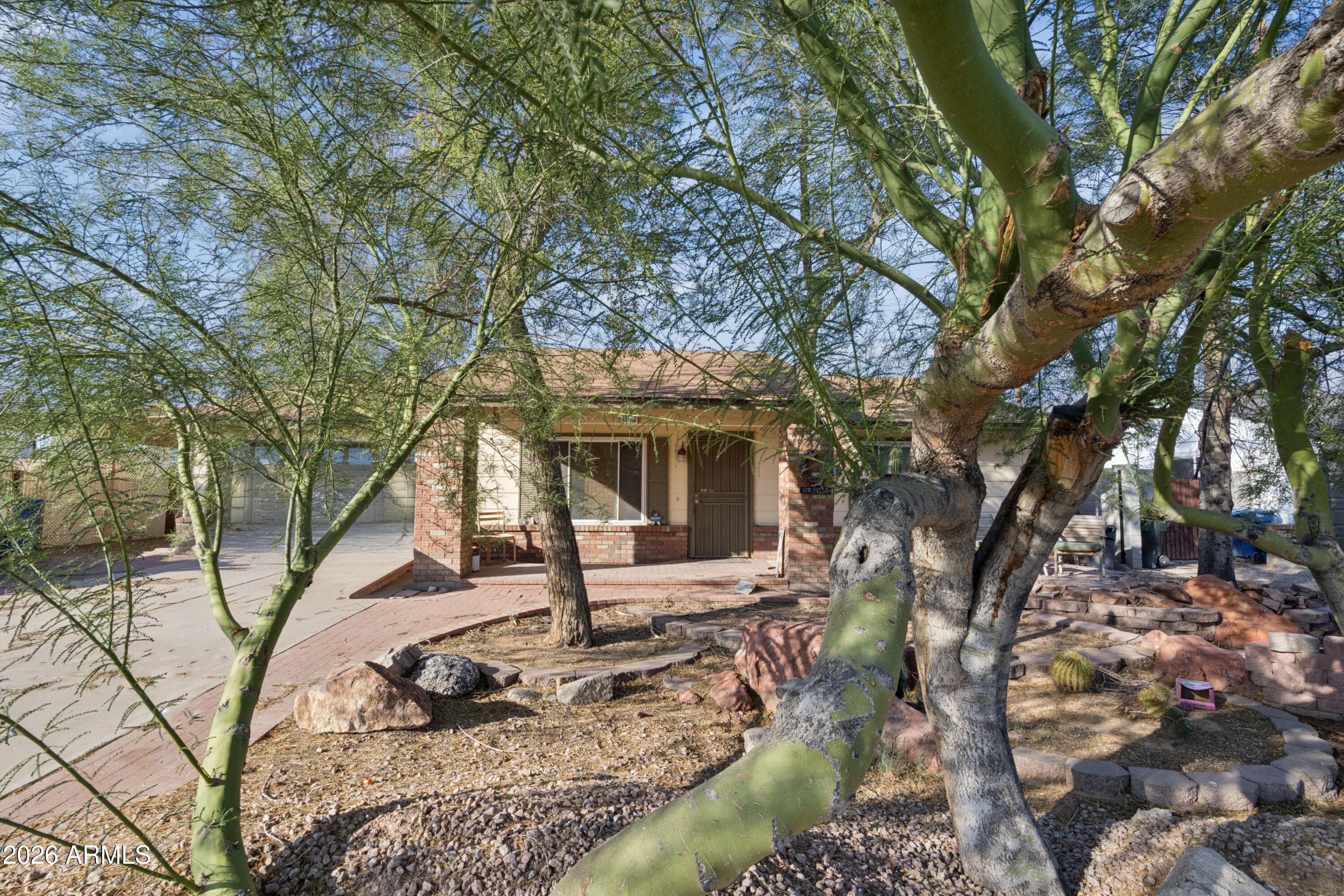 1148 W Greenway Drive — photo 4