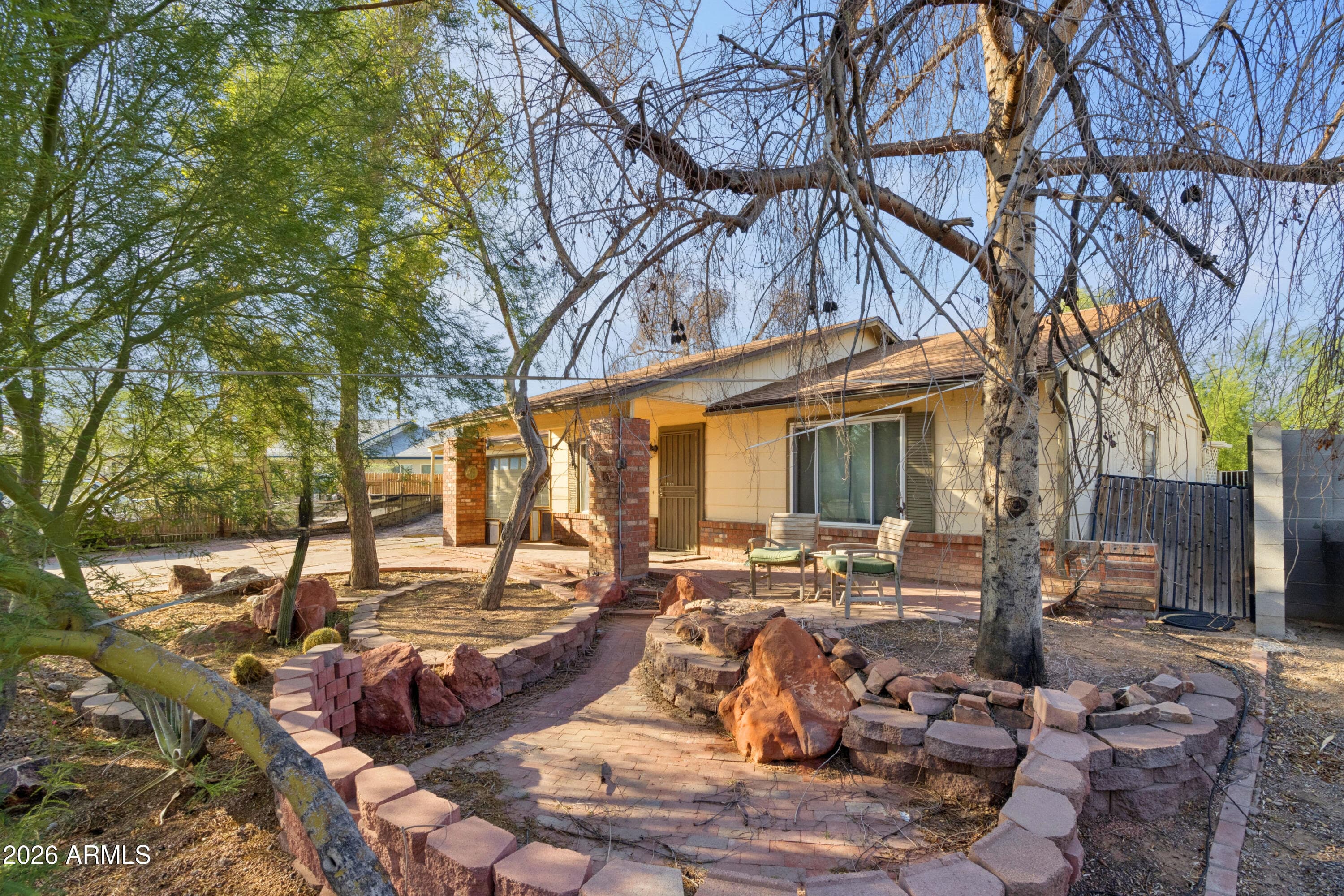 1148 W Greenway Drive — photo 2