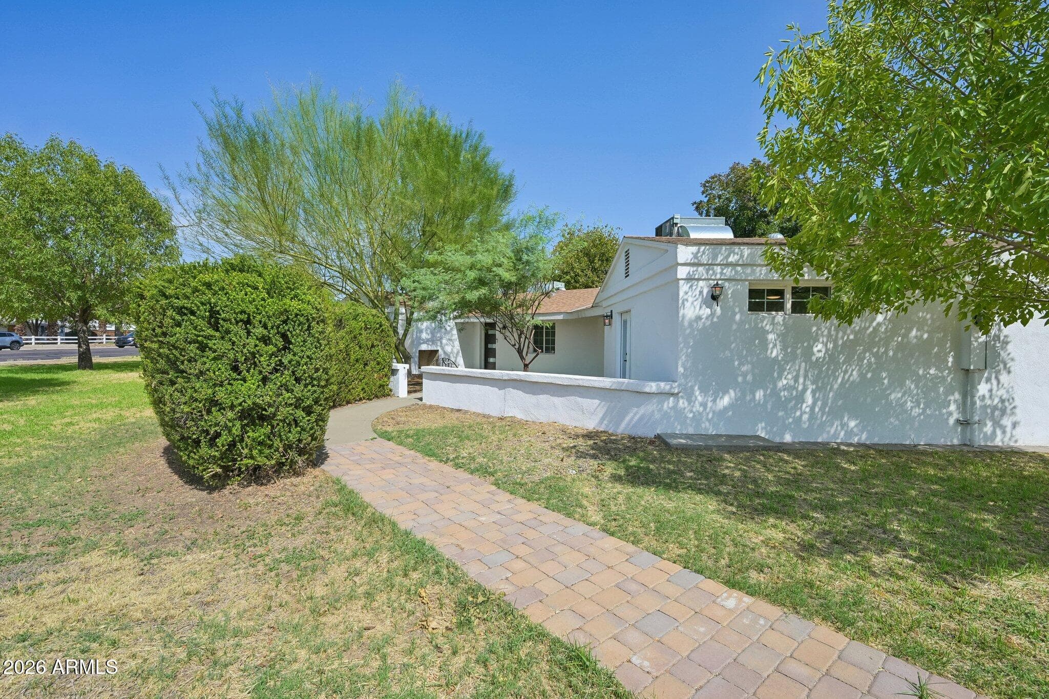 1121 W Bethany Home Road — photo 3