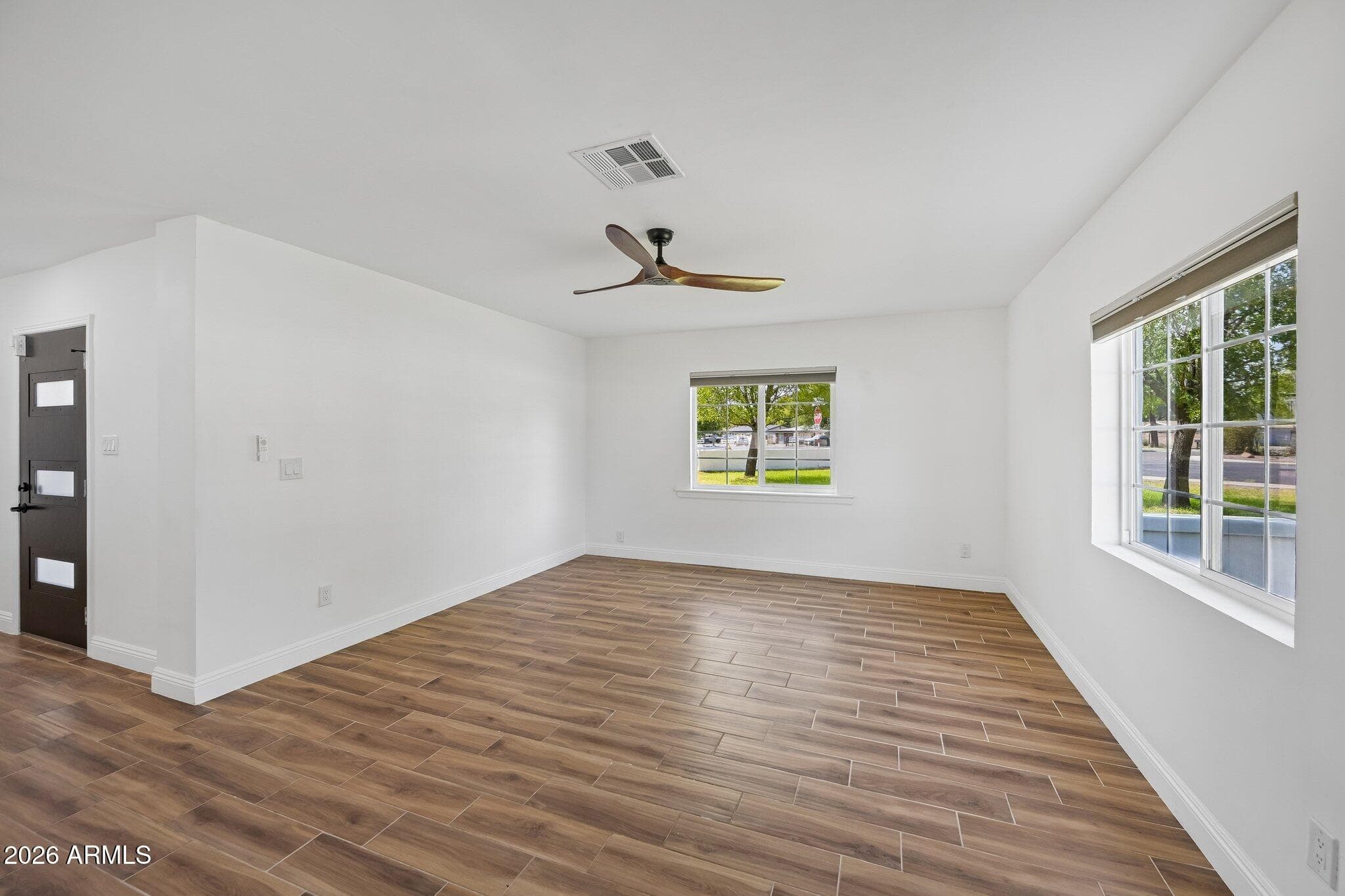 1121 W Bethany Home Road — photo 6