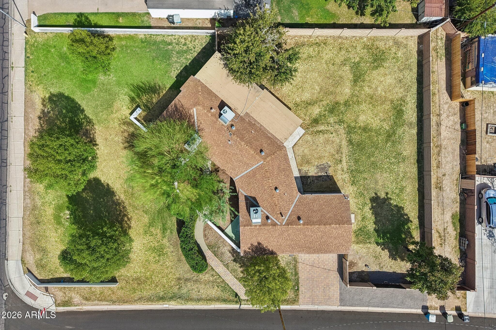 1121 W Bethany Home Road — photo 2