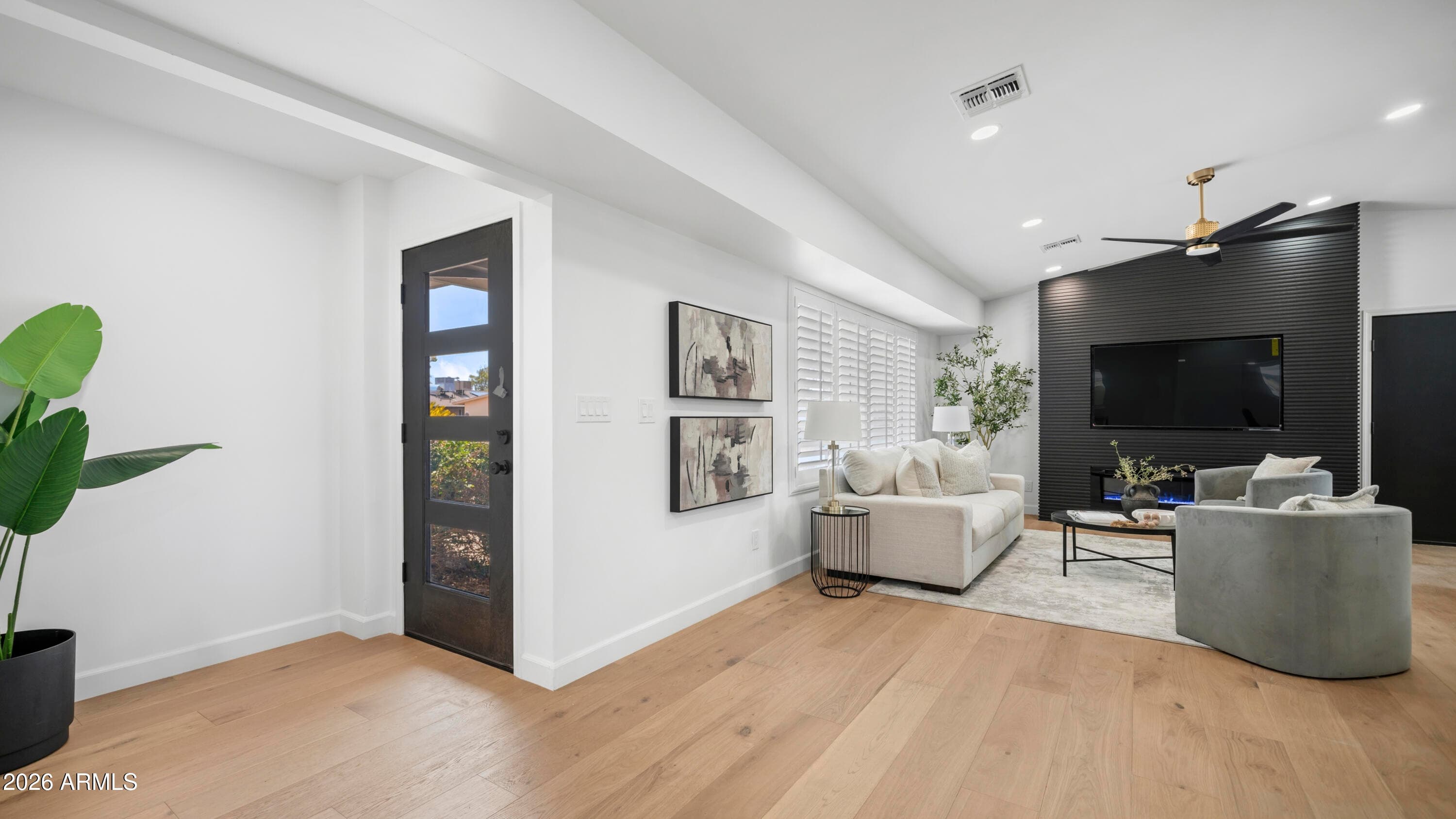 8620 E Sells Drive — photo 3