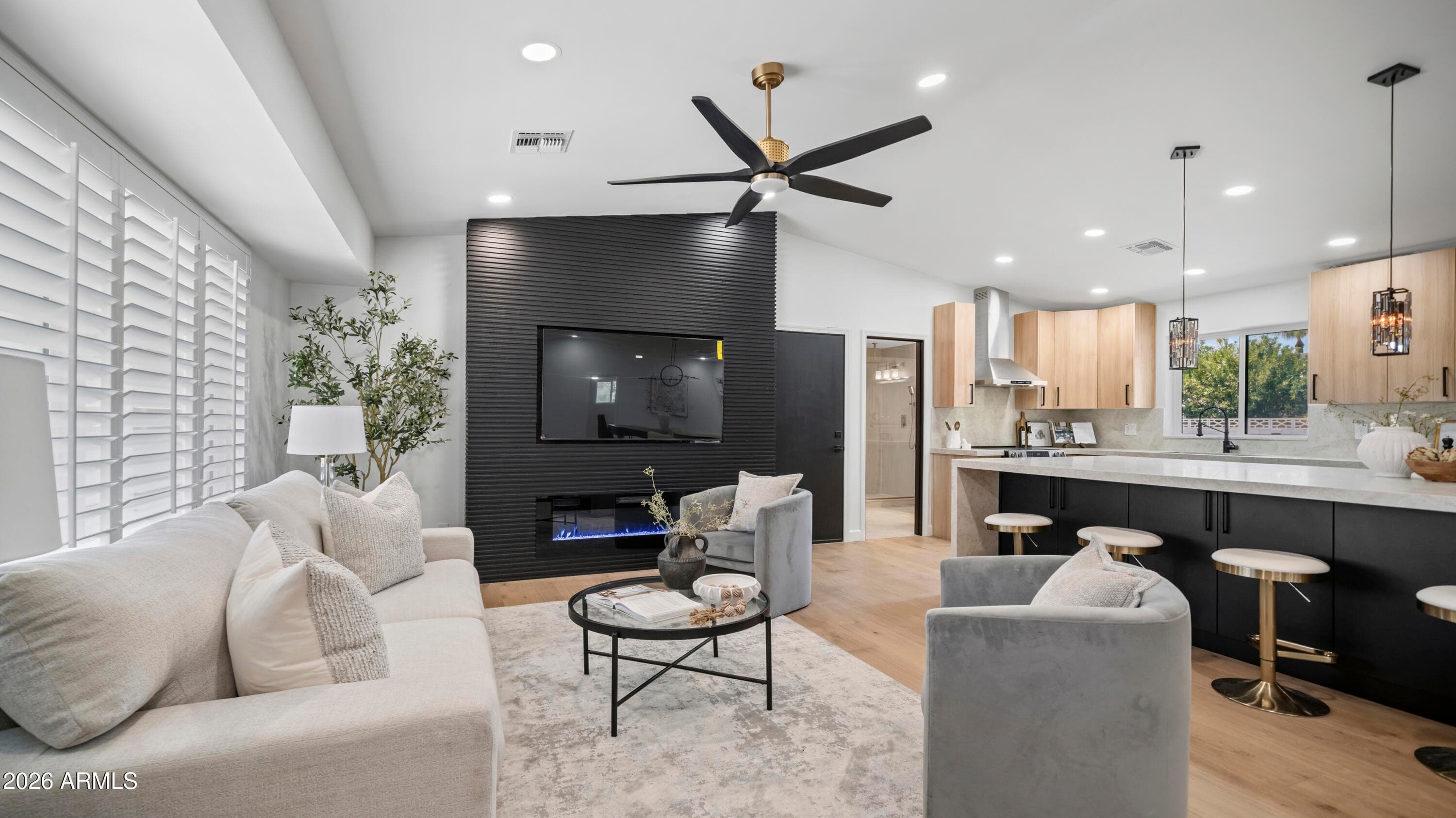 8620 E Sells Drive — photo 4