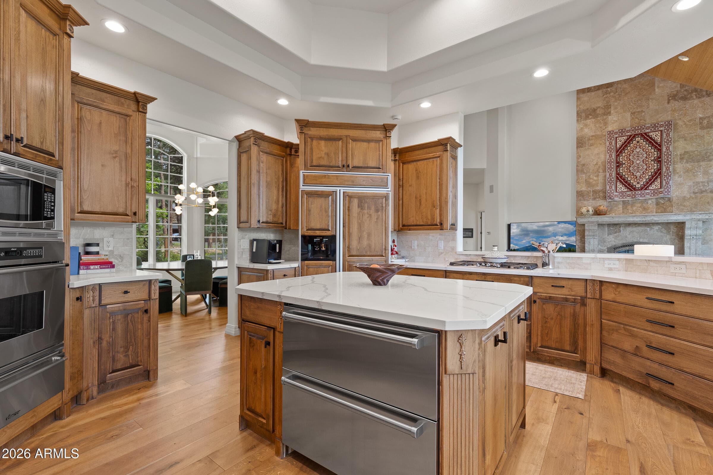 2354 Link Smith — photo 3