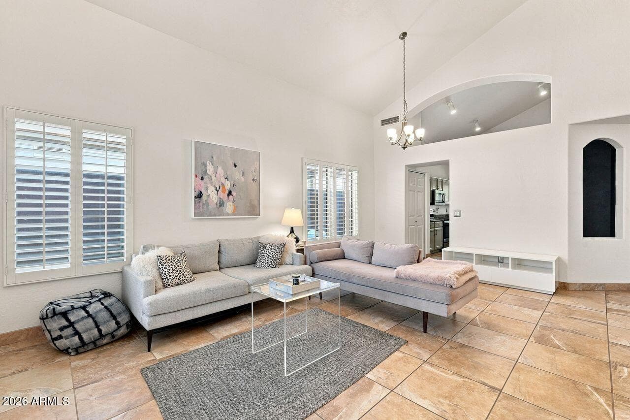 10475 E Karen Drive — photo 2