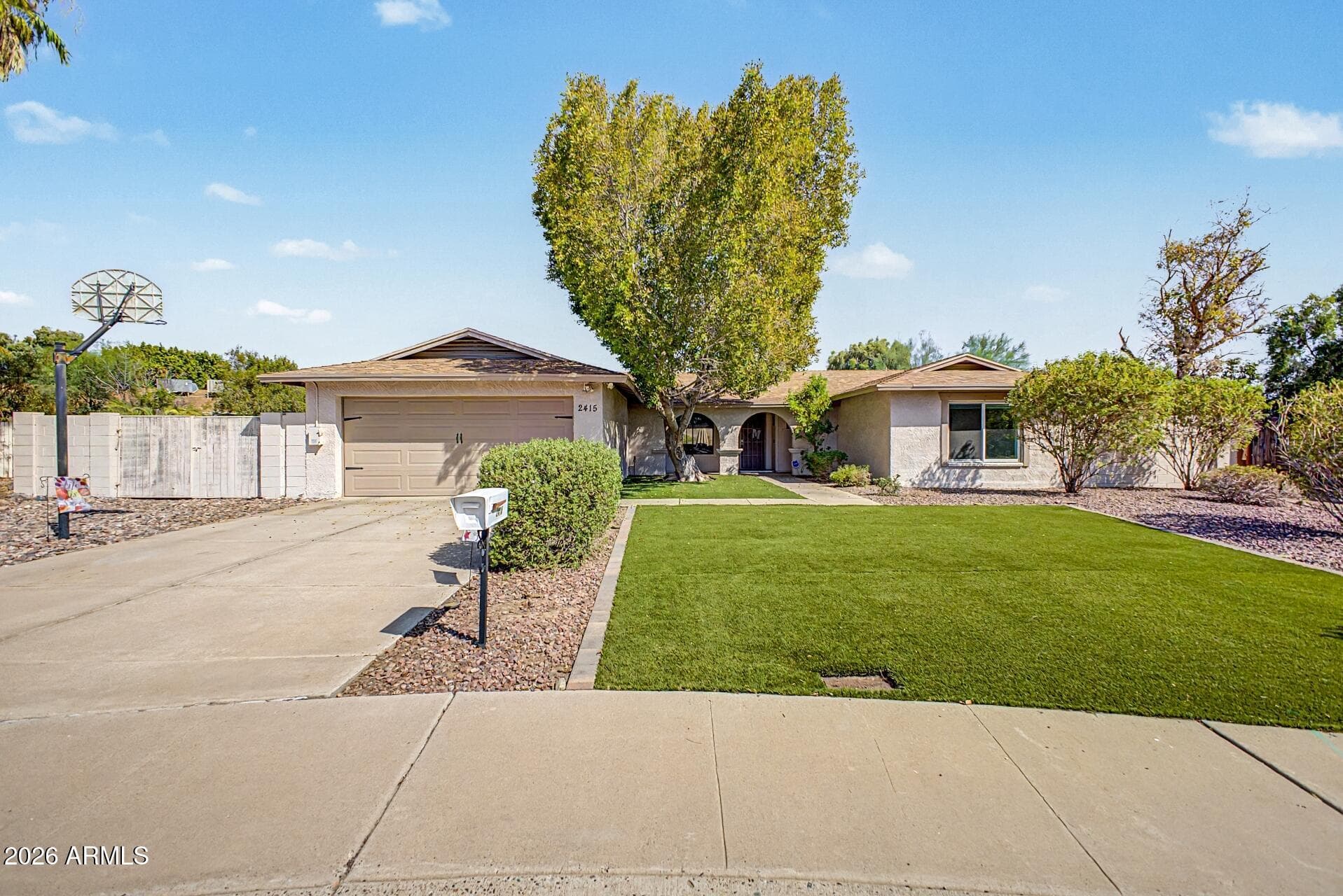 2415 W Dailey Street — photo 2