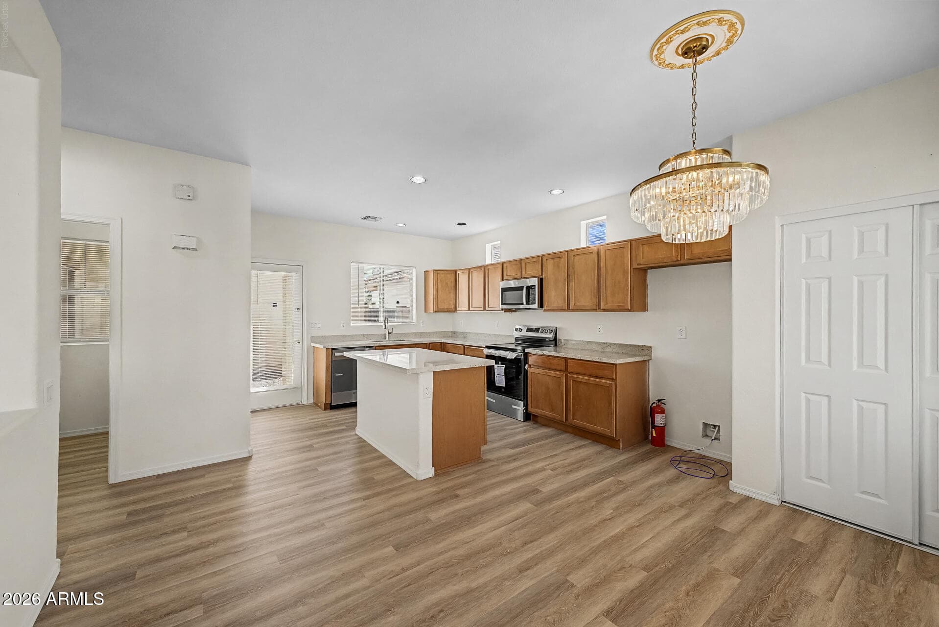9446 W Berkeley Road — photo 5