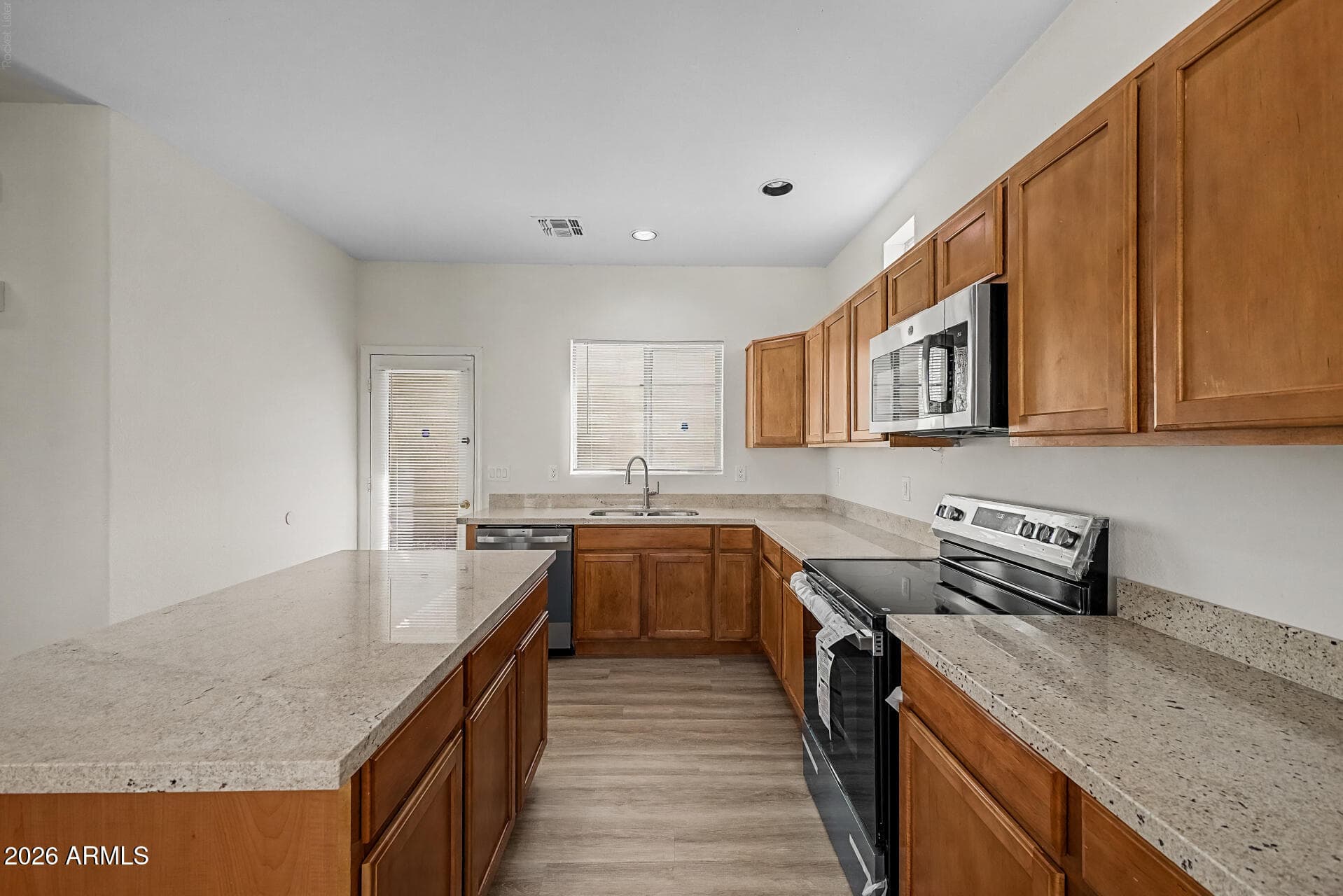 9446 W Berkeley Road — photo 4