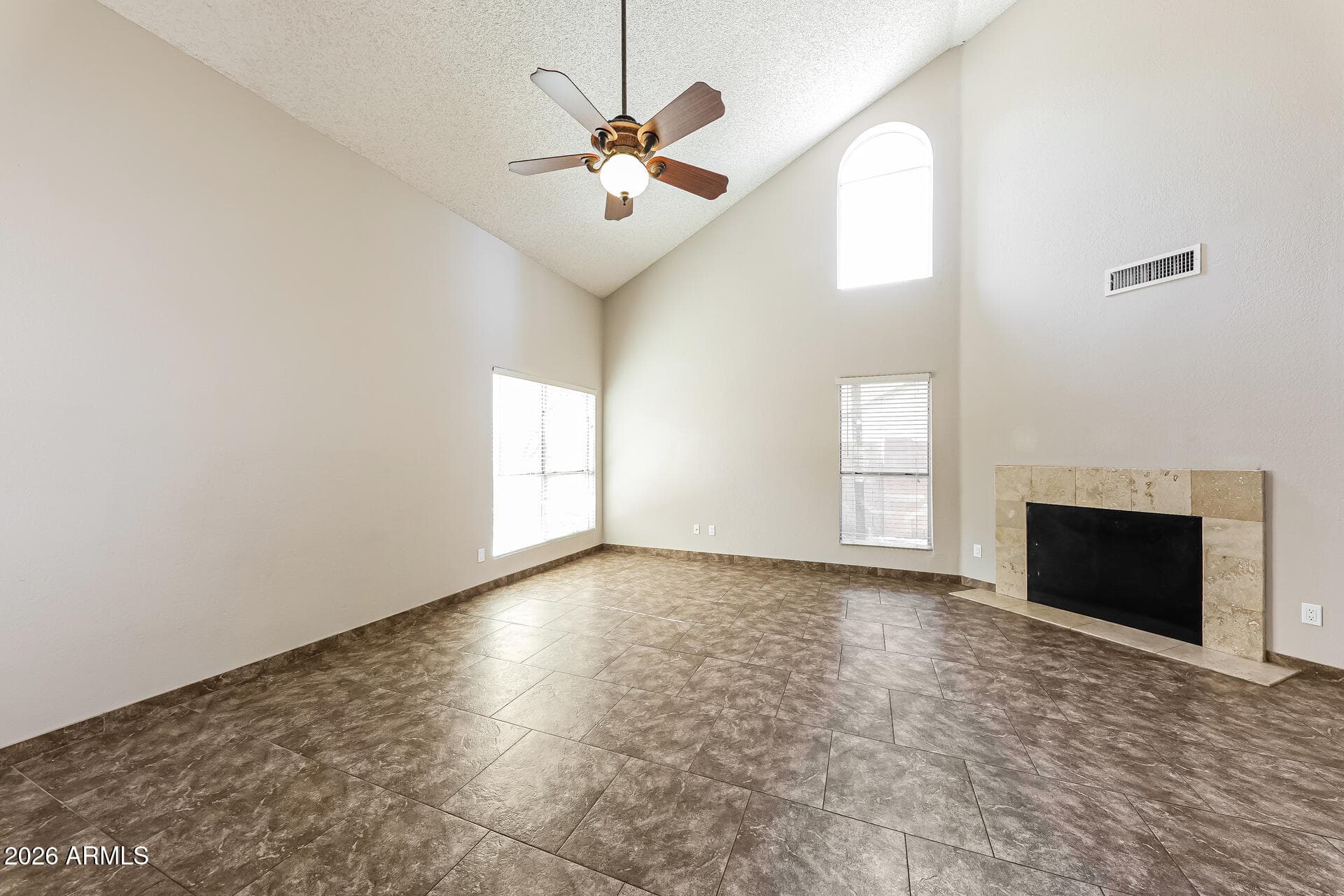 525 E Taro Lane — photo 2
