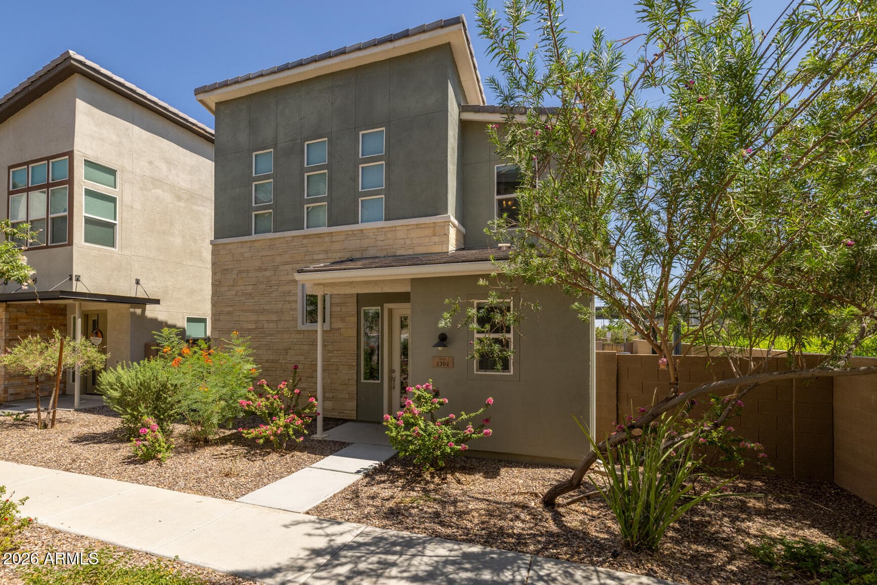 1304 N Zane Drive — photo 2