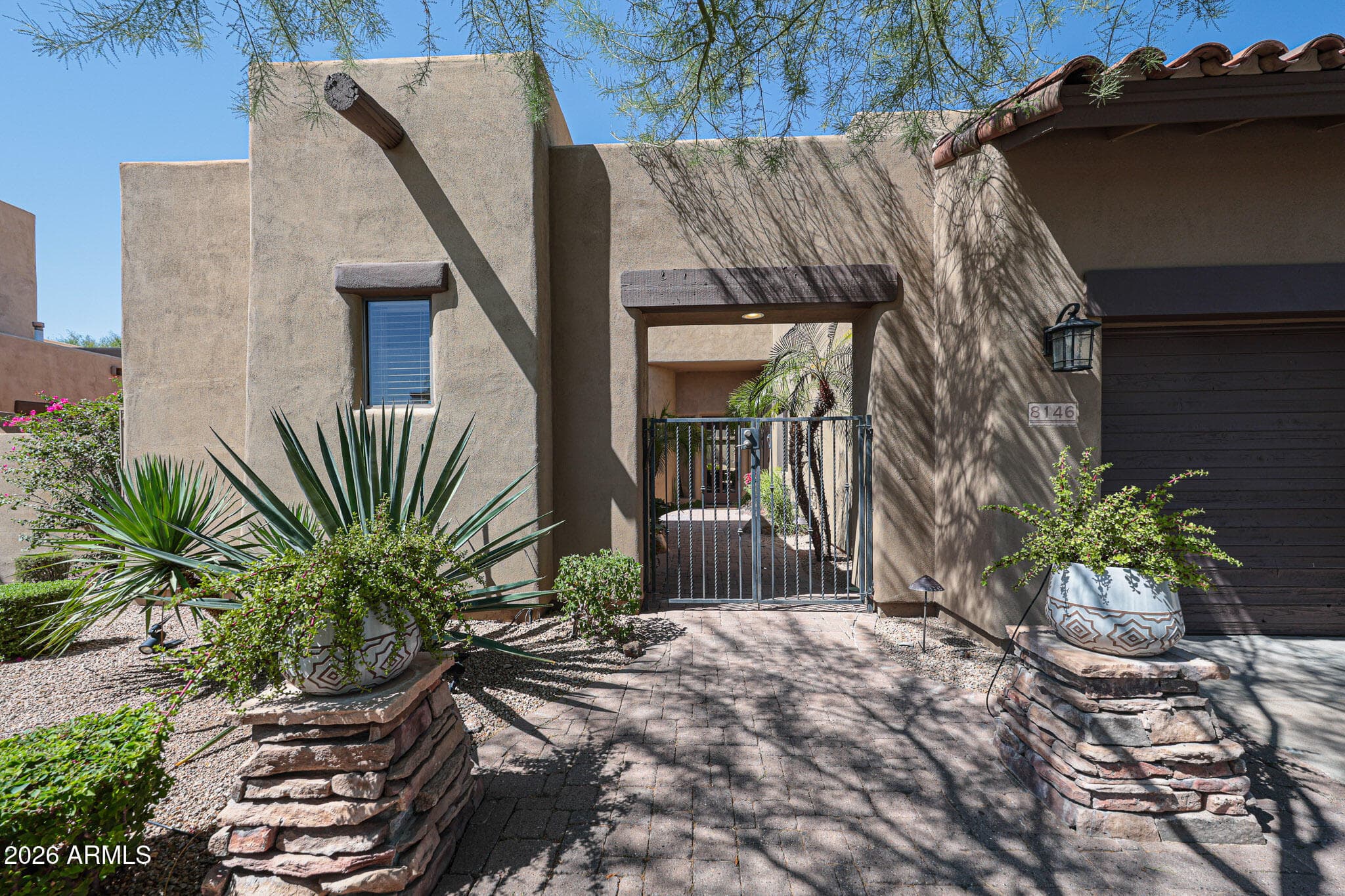 8146 E Wing Shadow Road — photo 2