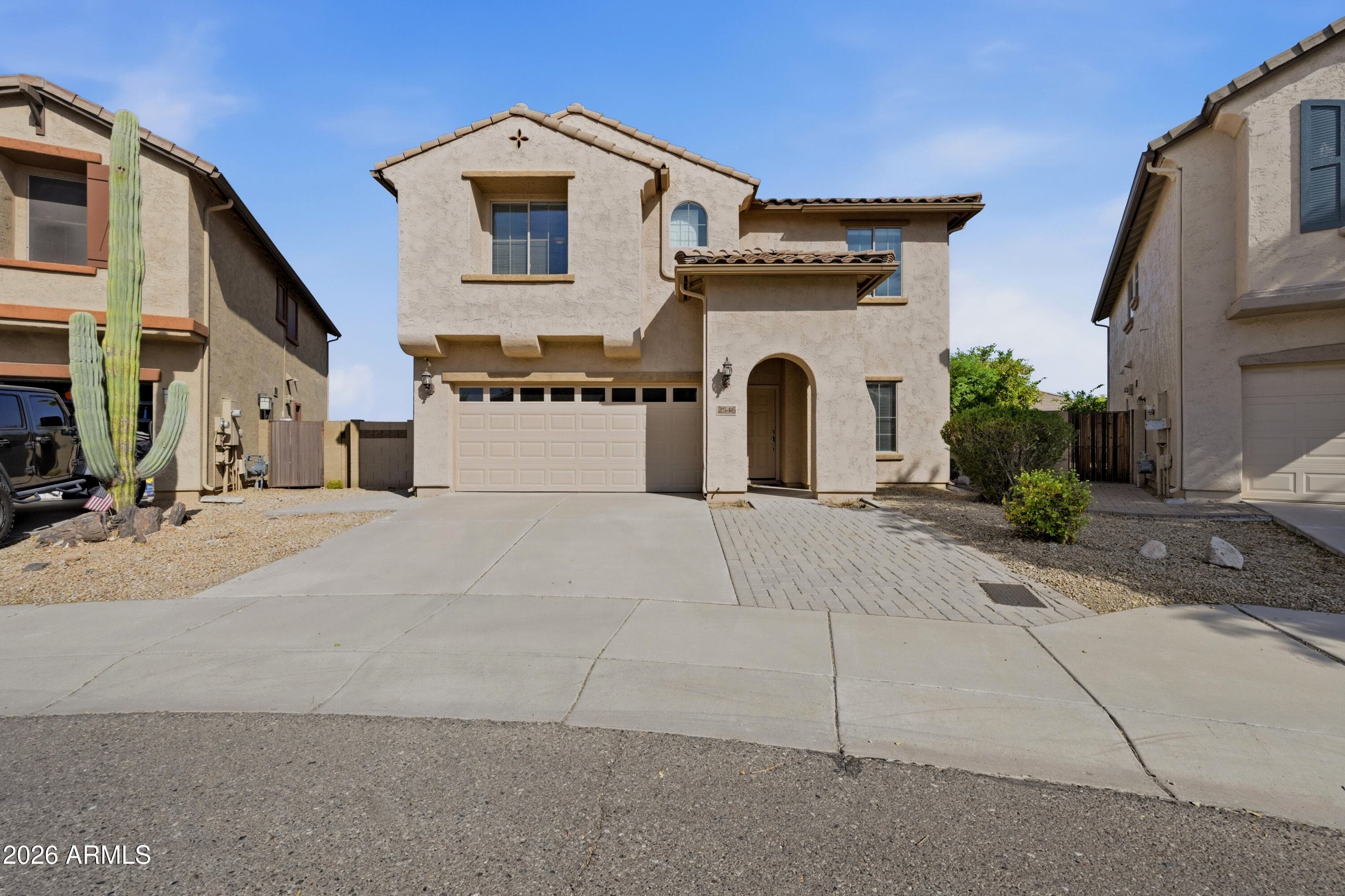 2546 W Cordia Lane — photo 3