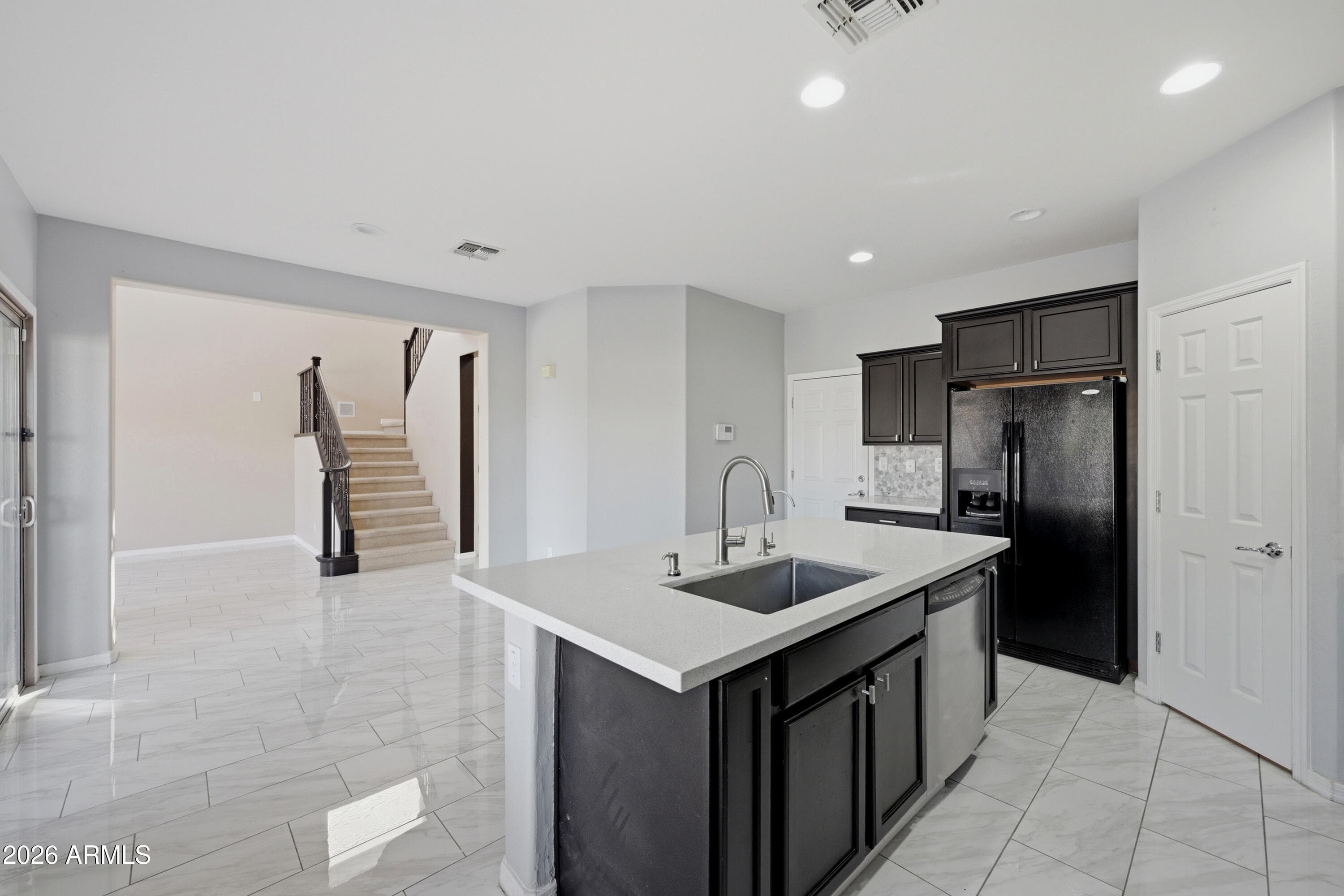 2546 W Cordia Lane — photo 7