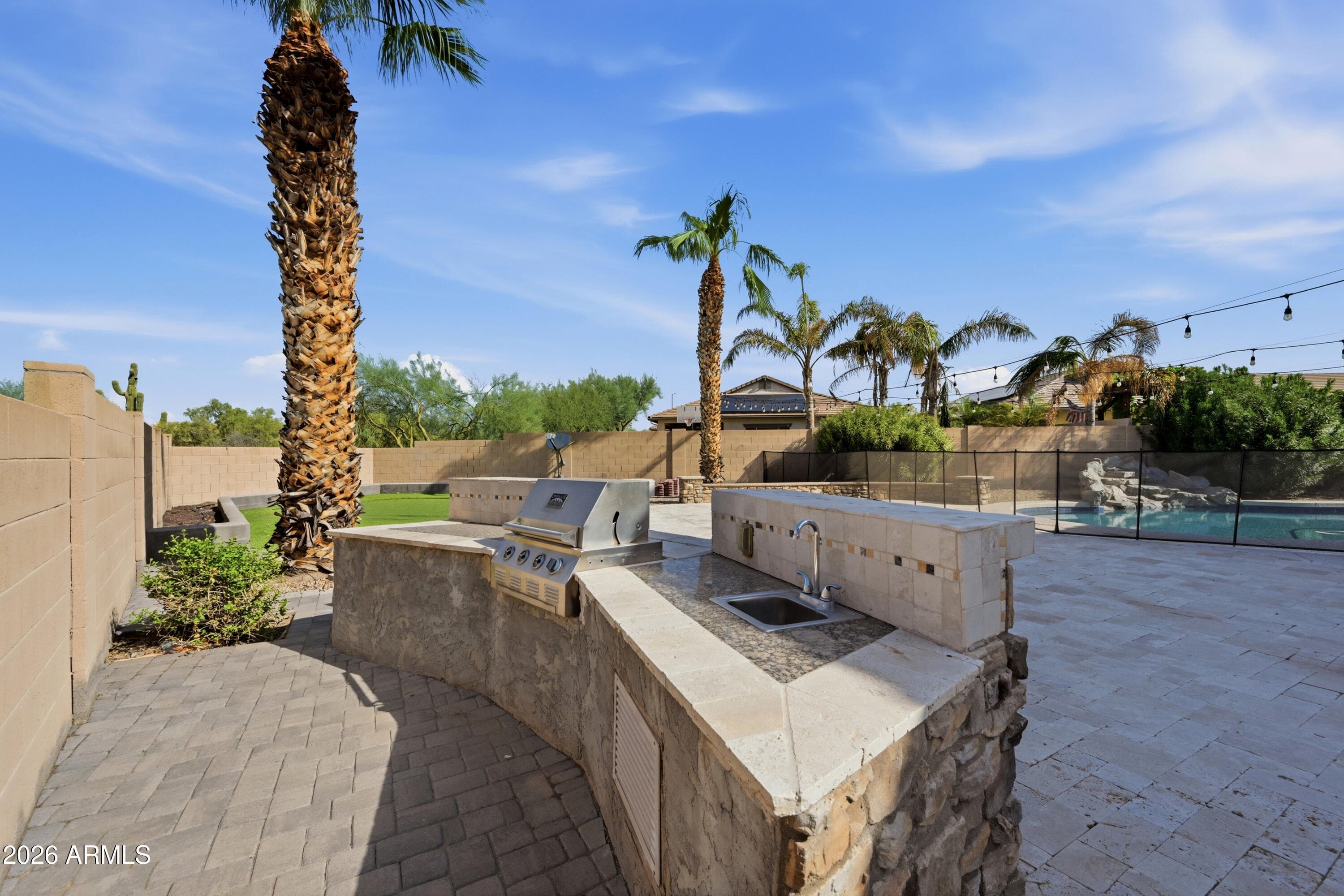 2546 W Cordia Lane — photo 2
