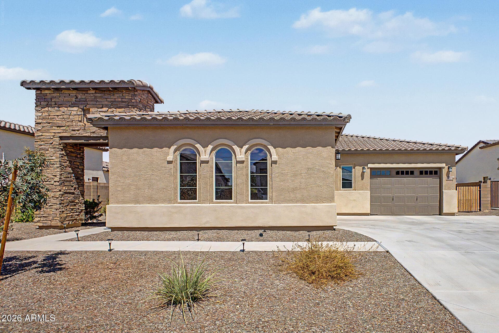 17244 W Loma Lane — photo 2