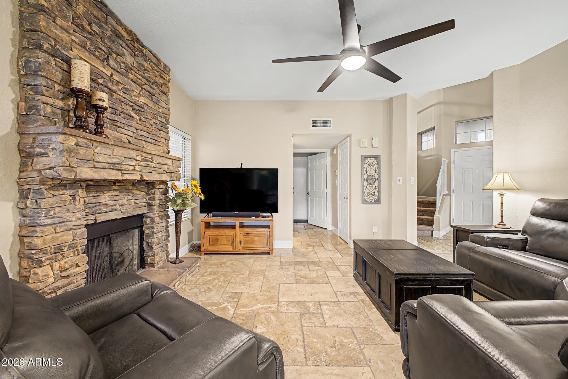 1522 E Beacon Drive — photo 2