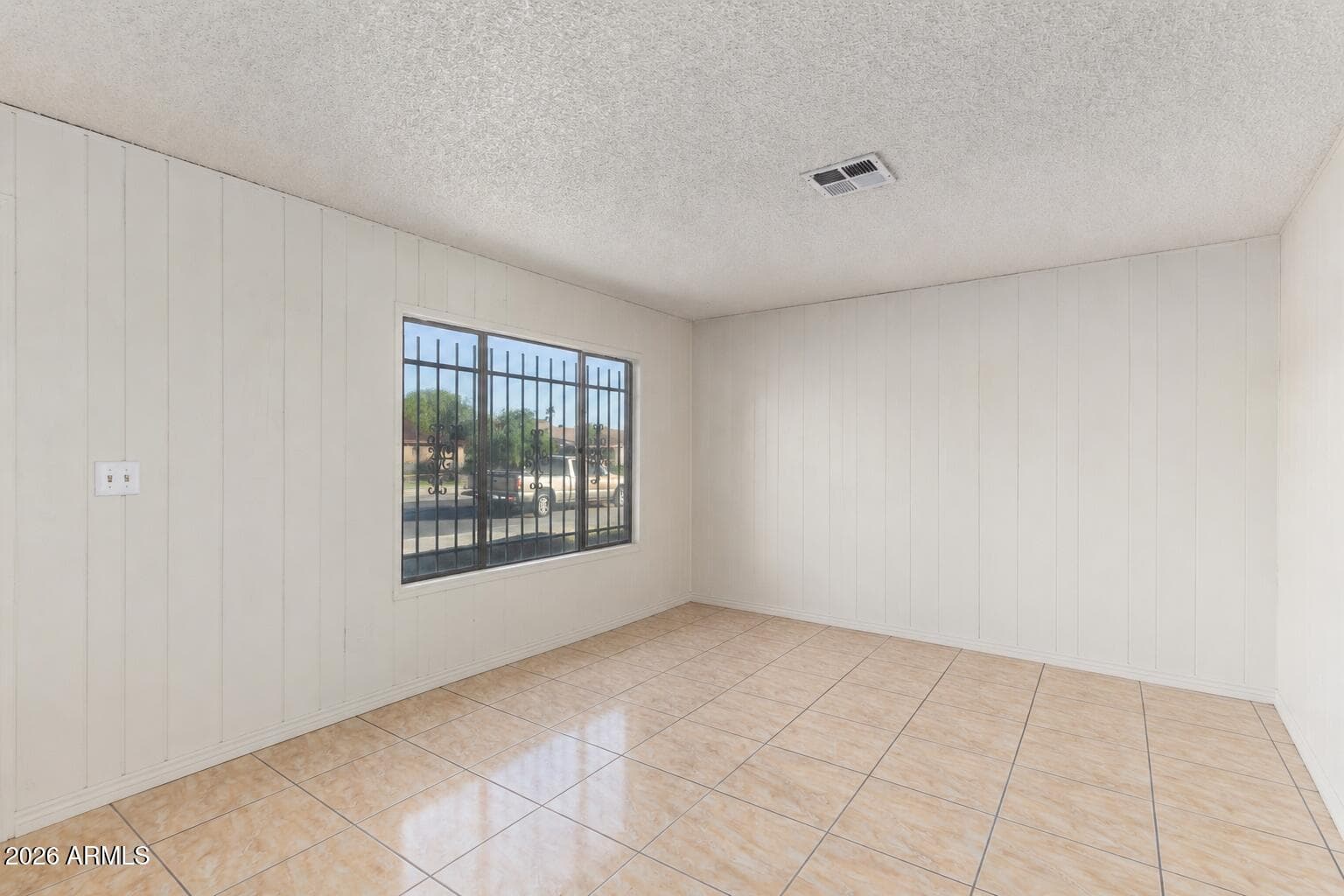 2228 N 47th Drive — photo 3