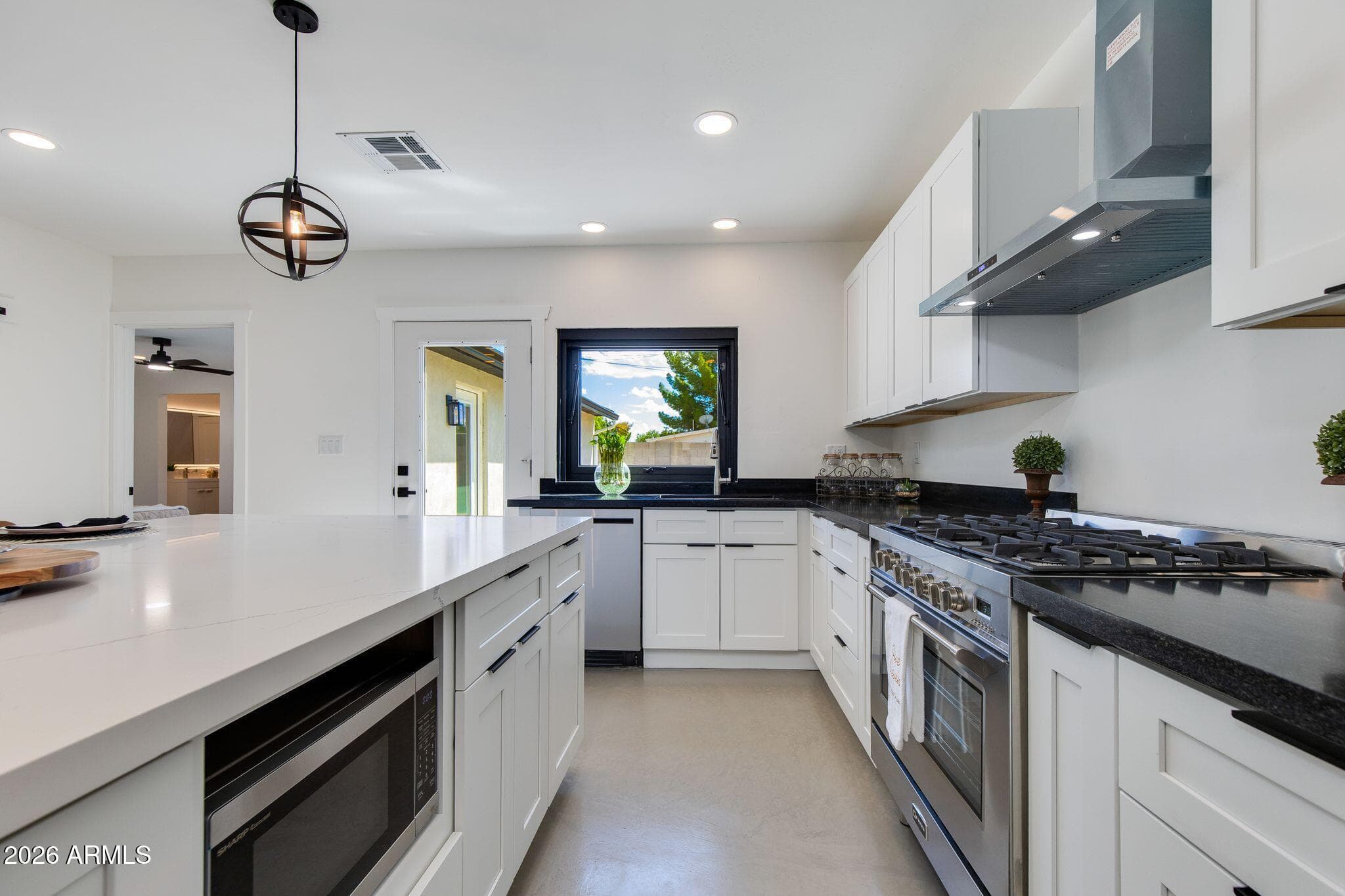 511 E Oregon Avenue — photo 7