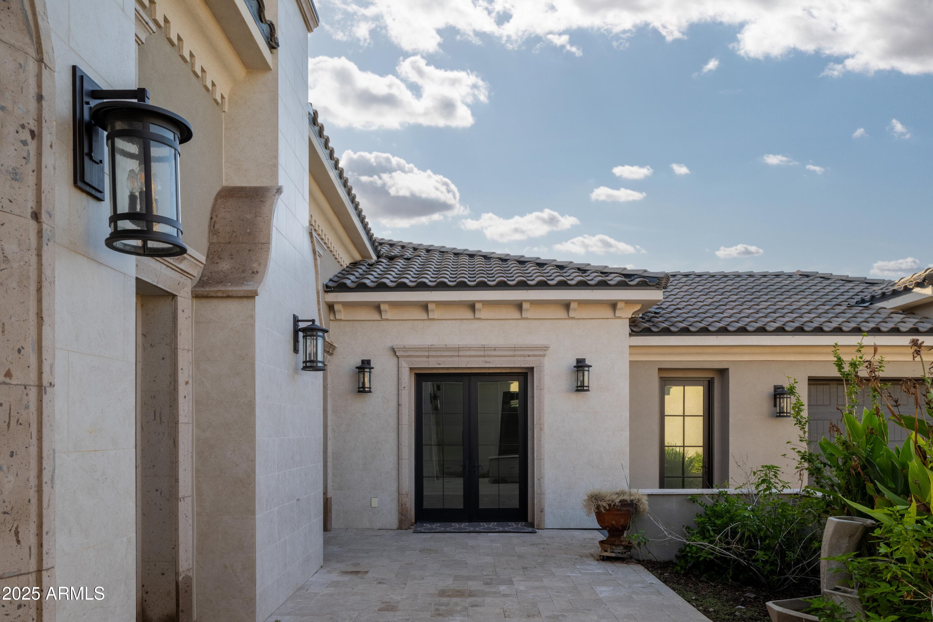 1011 E Kingbird Place — photo 3