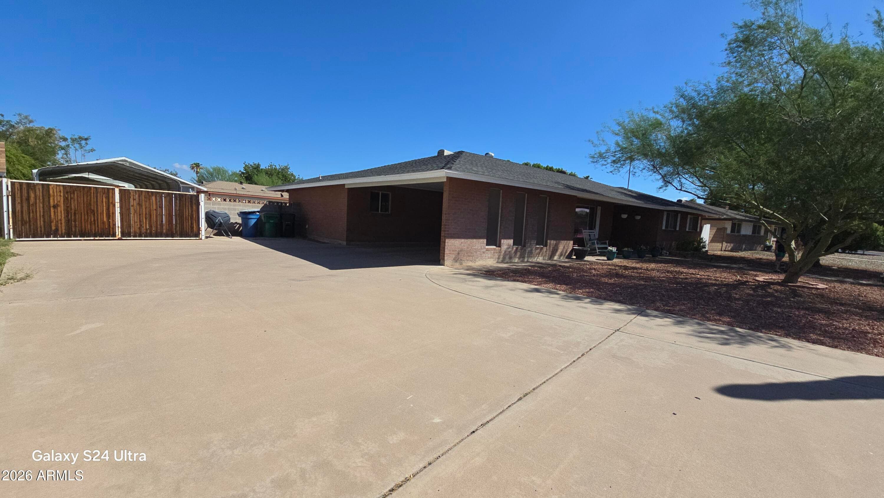 1746 E Greenway Street — photo 4