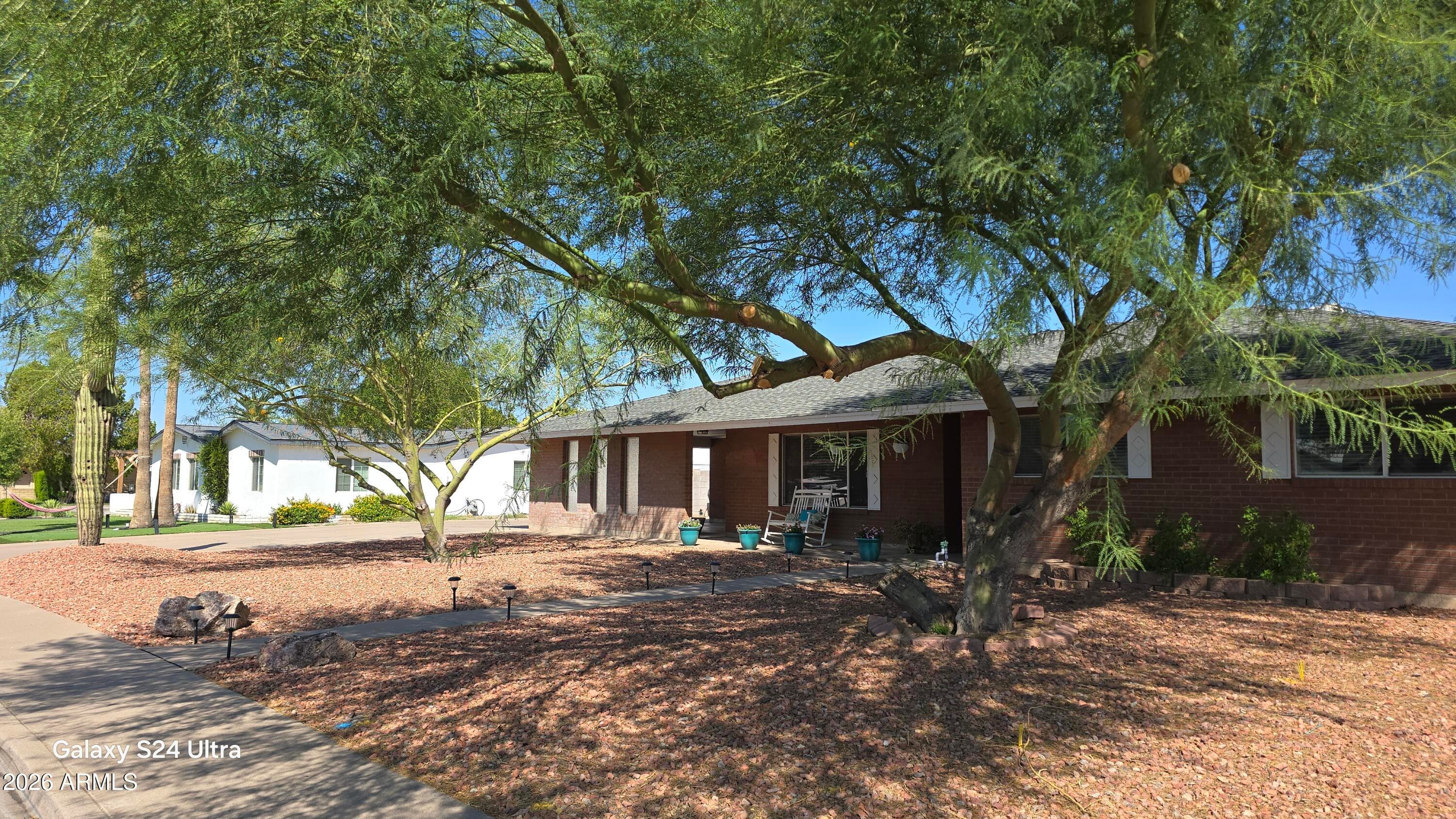 1746 E Greenway Street — photo 2