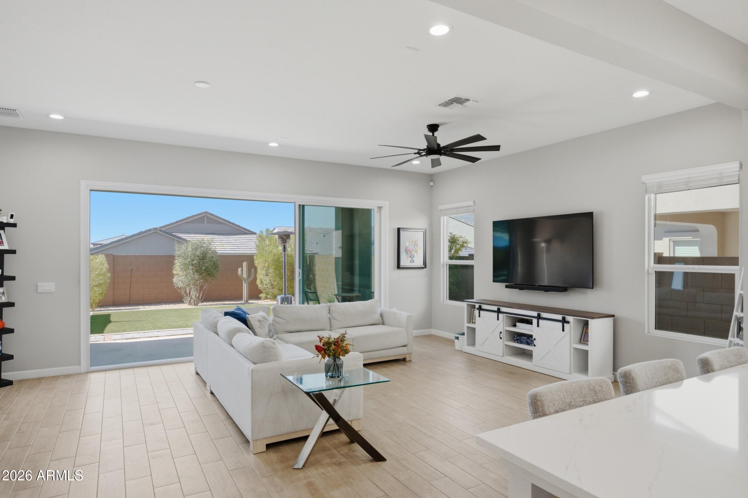6035 E Quail Avenue — photo 3