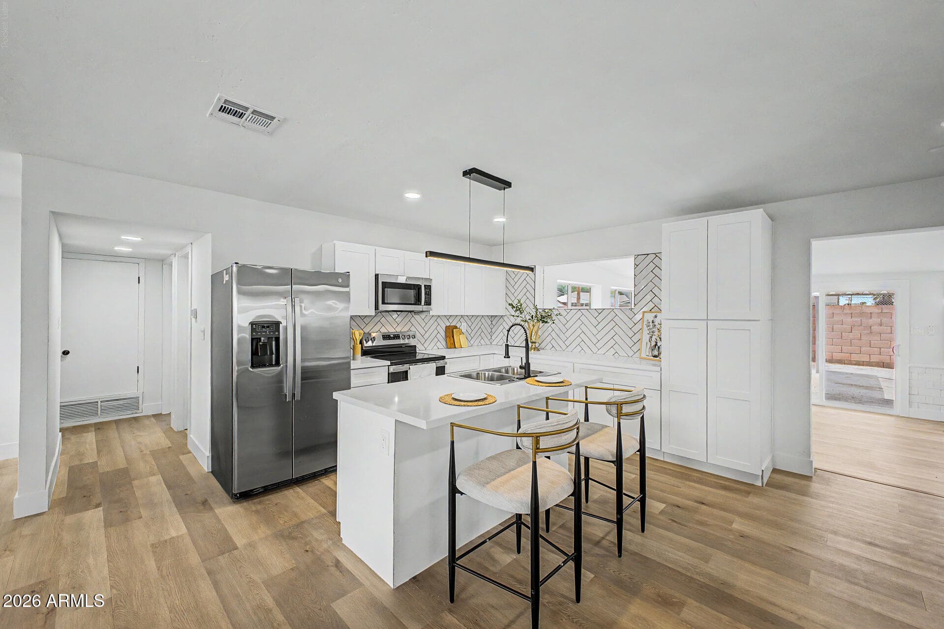 6709 N 27th Drive — photo 2