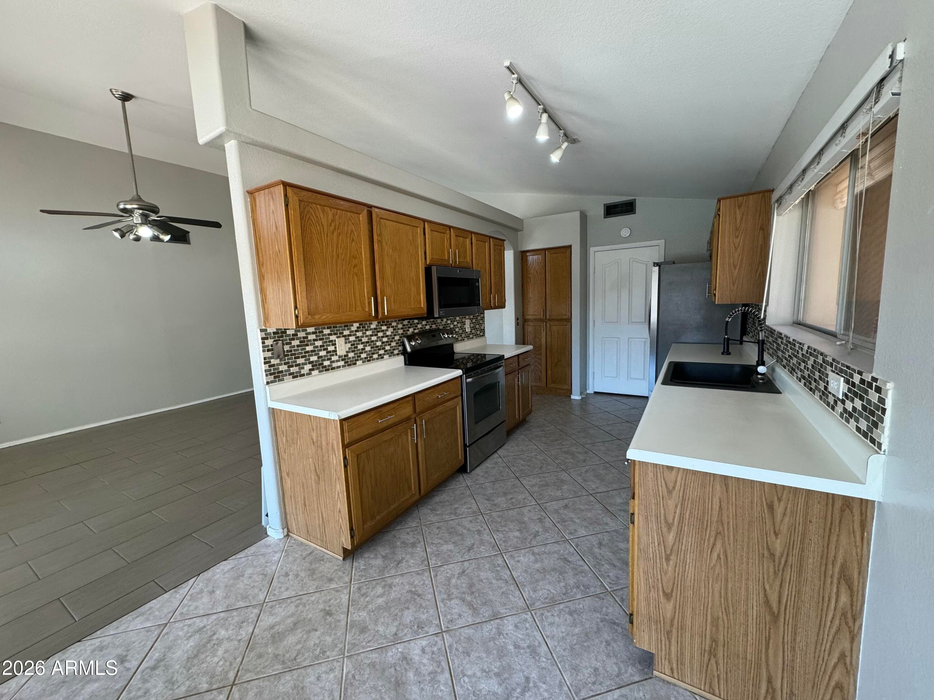 663 W Nopal Avenue — photo 5