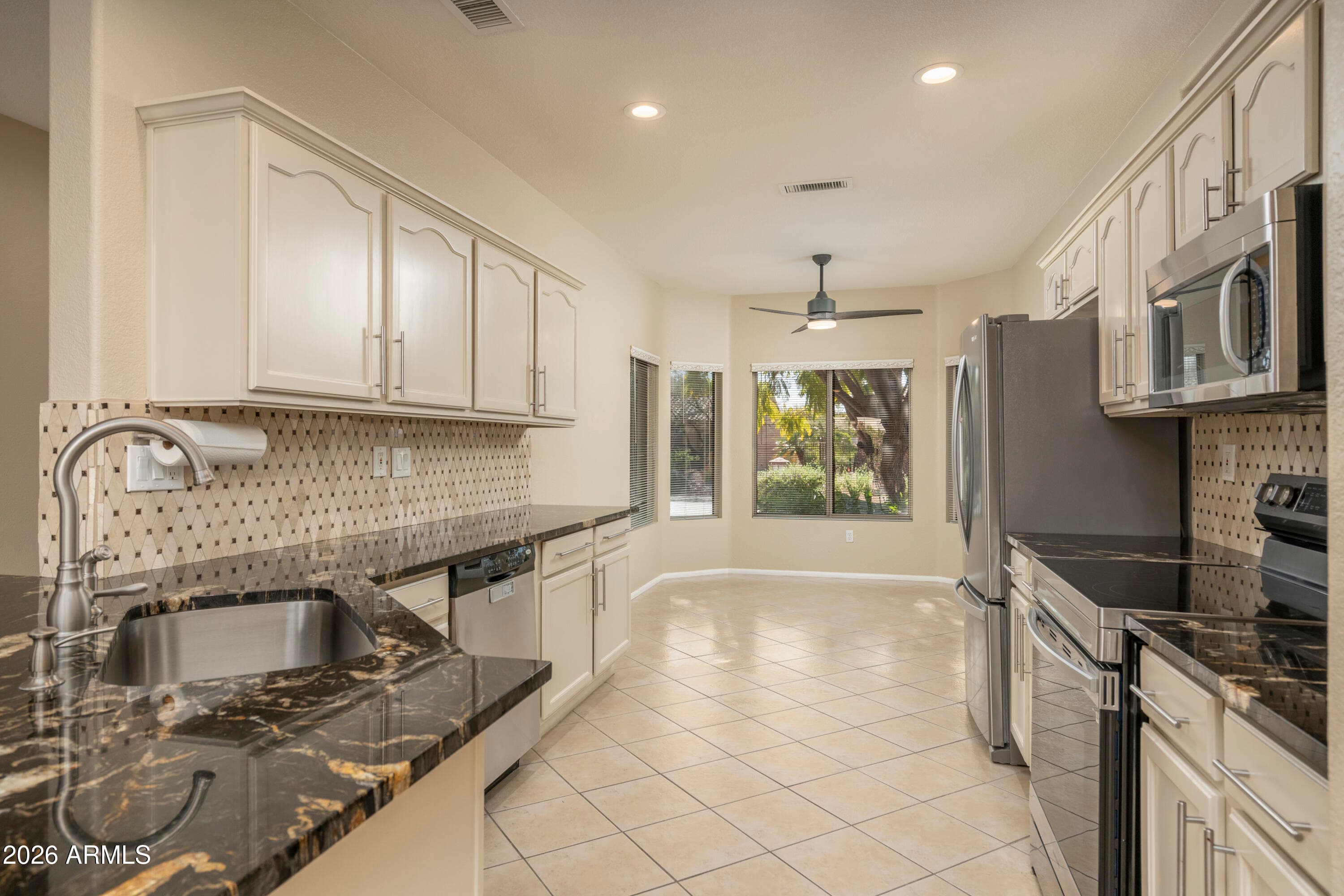15984 W Indigo Lane — photo 8