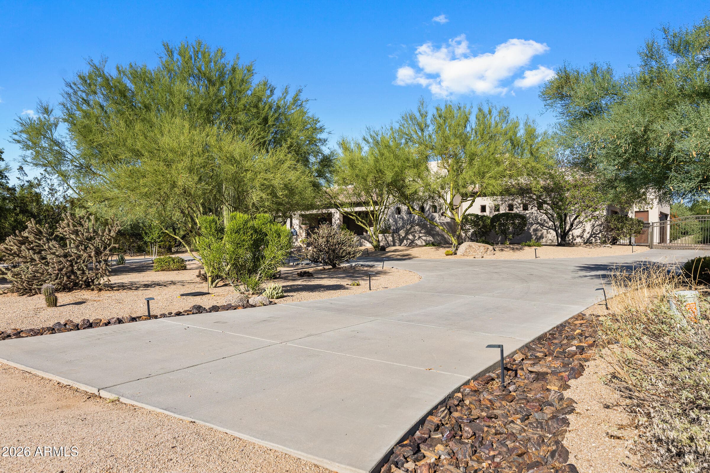 7621 E Dixileta Drive — photo 8