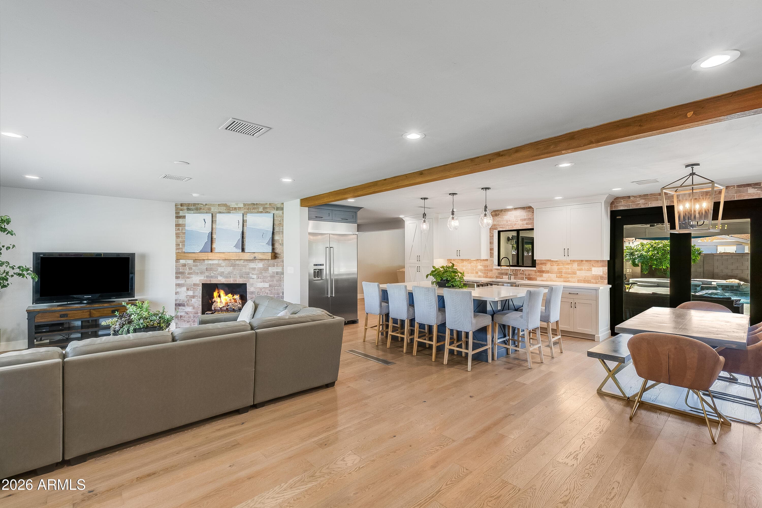 3229 E Montecito Avenue — photo 8