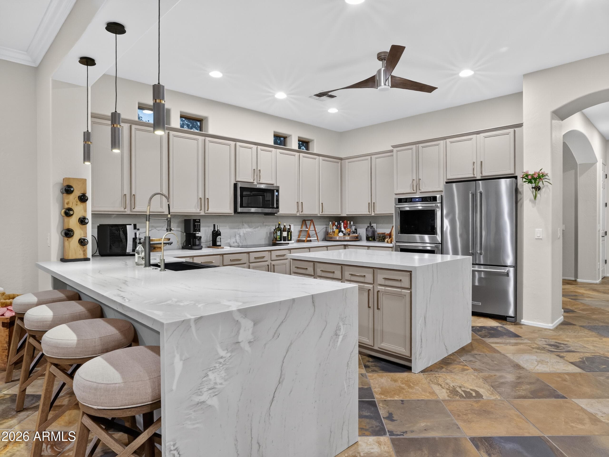 2539 W Cavalry Drive — photo 3