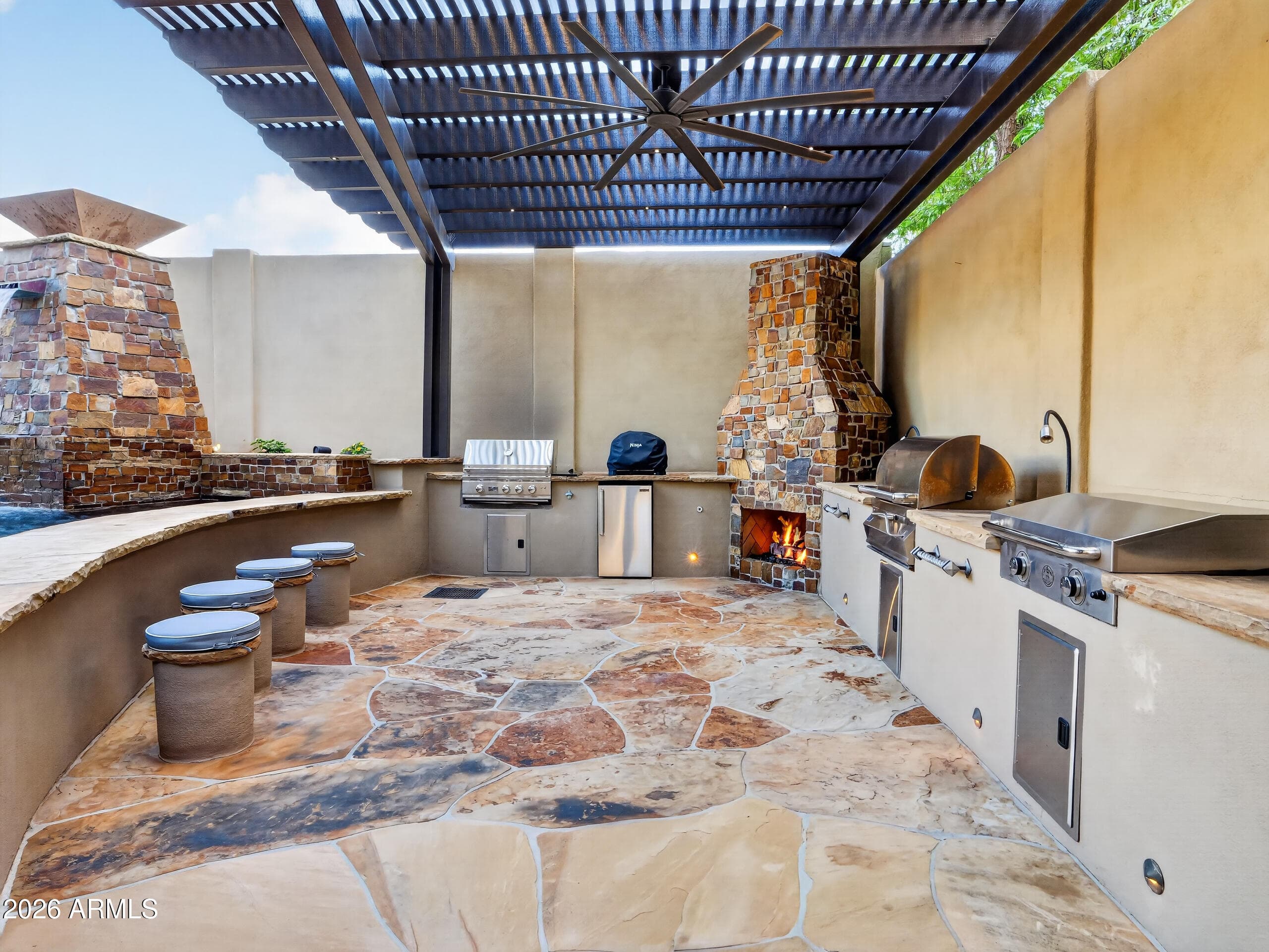 2539 W Cavalry Drive — photo 8