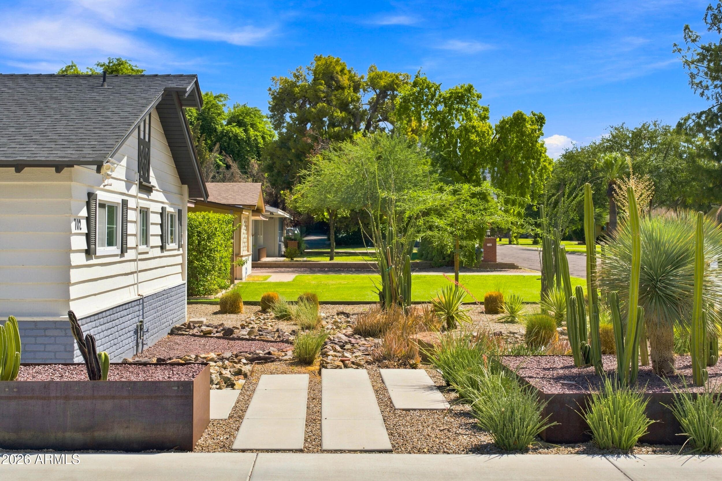 702 E Desert Park Lane