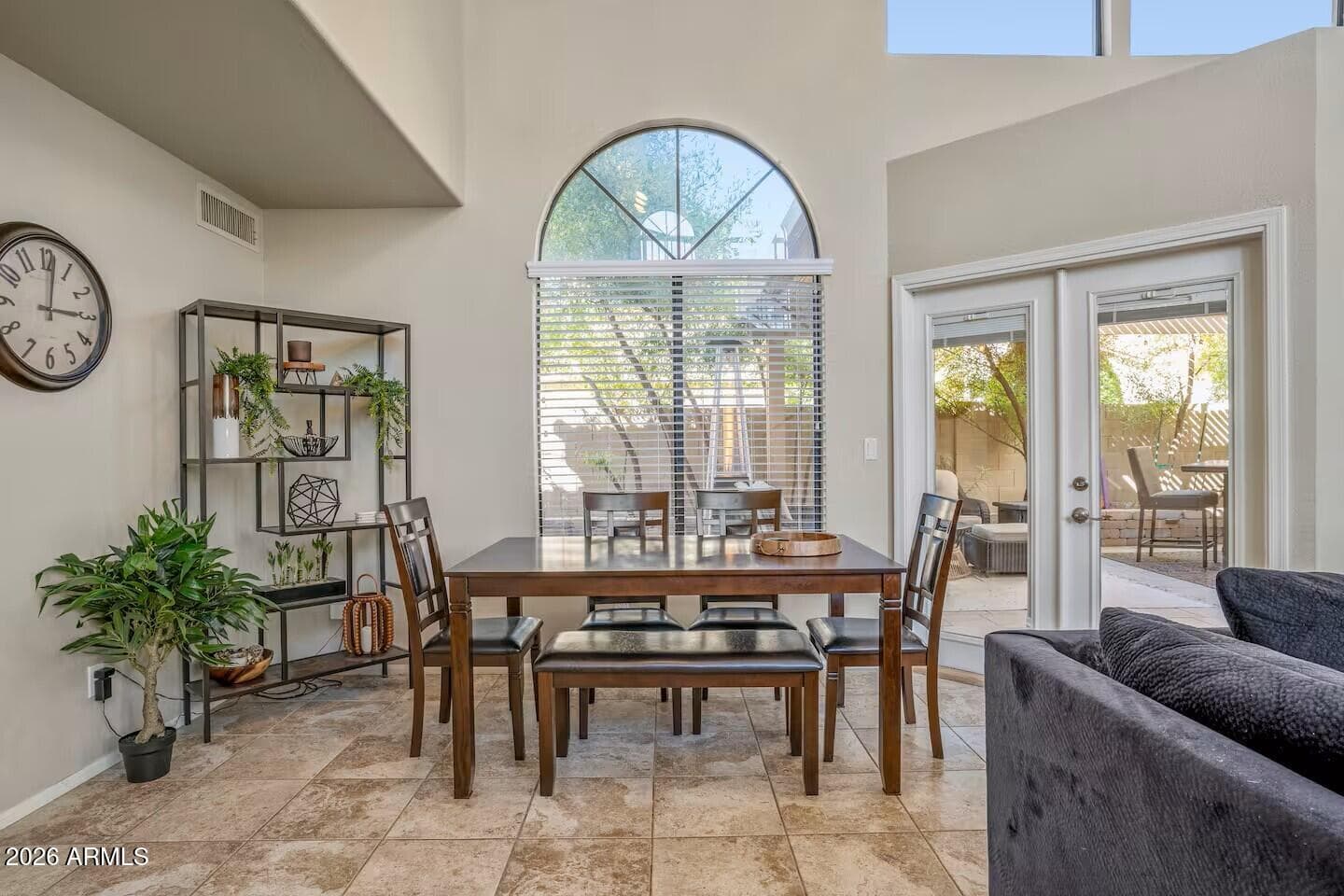 40 W Sarah Lane — photo 3