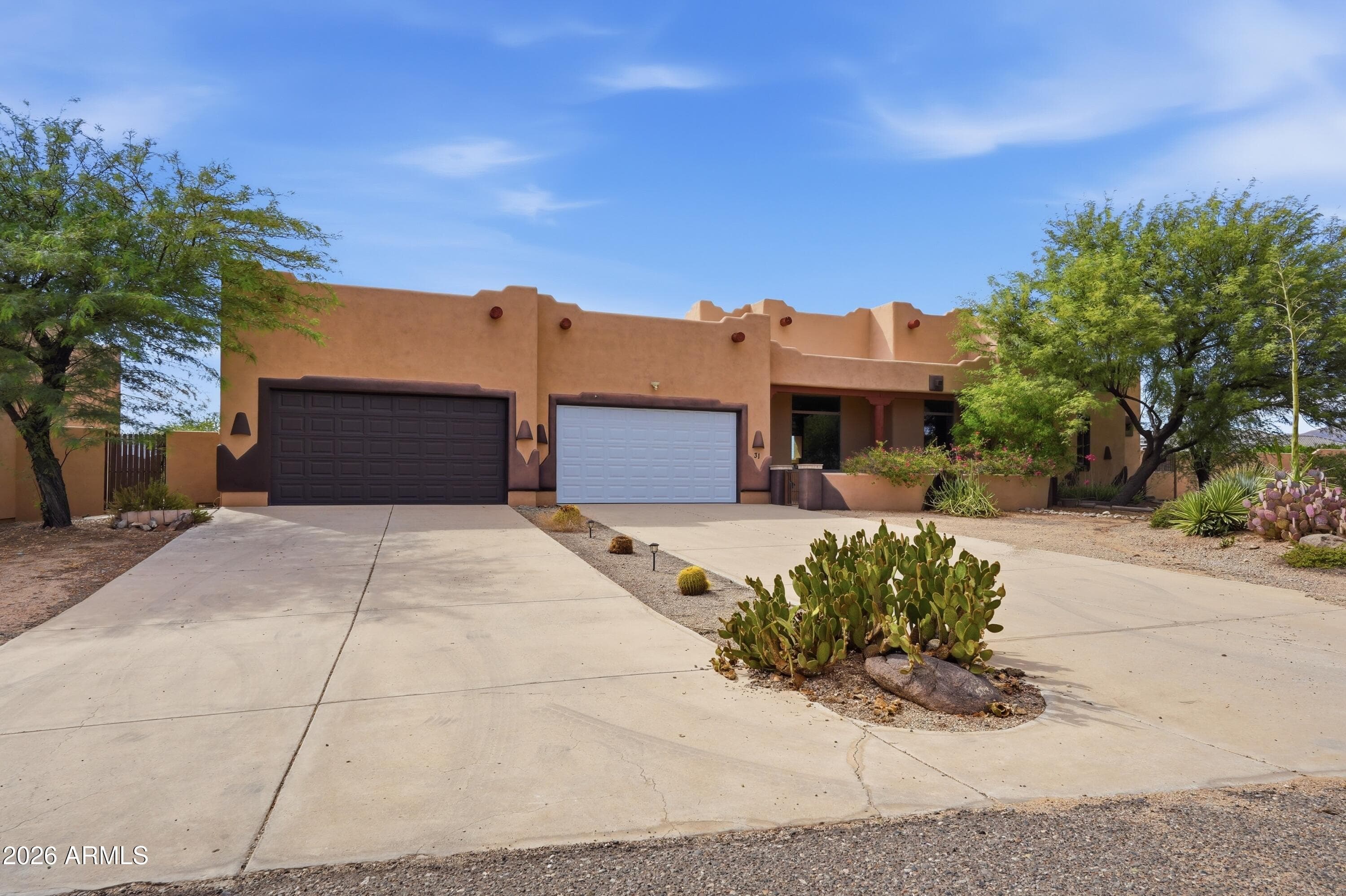 31 E Desert Hills Drive