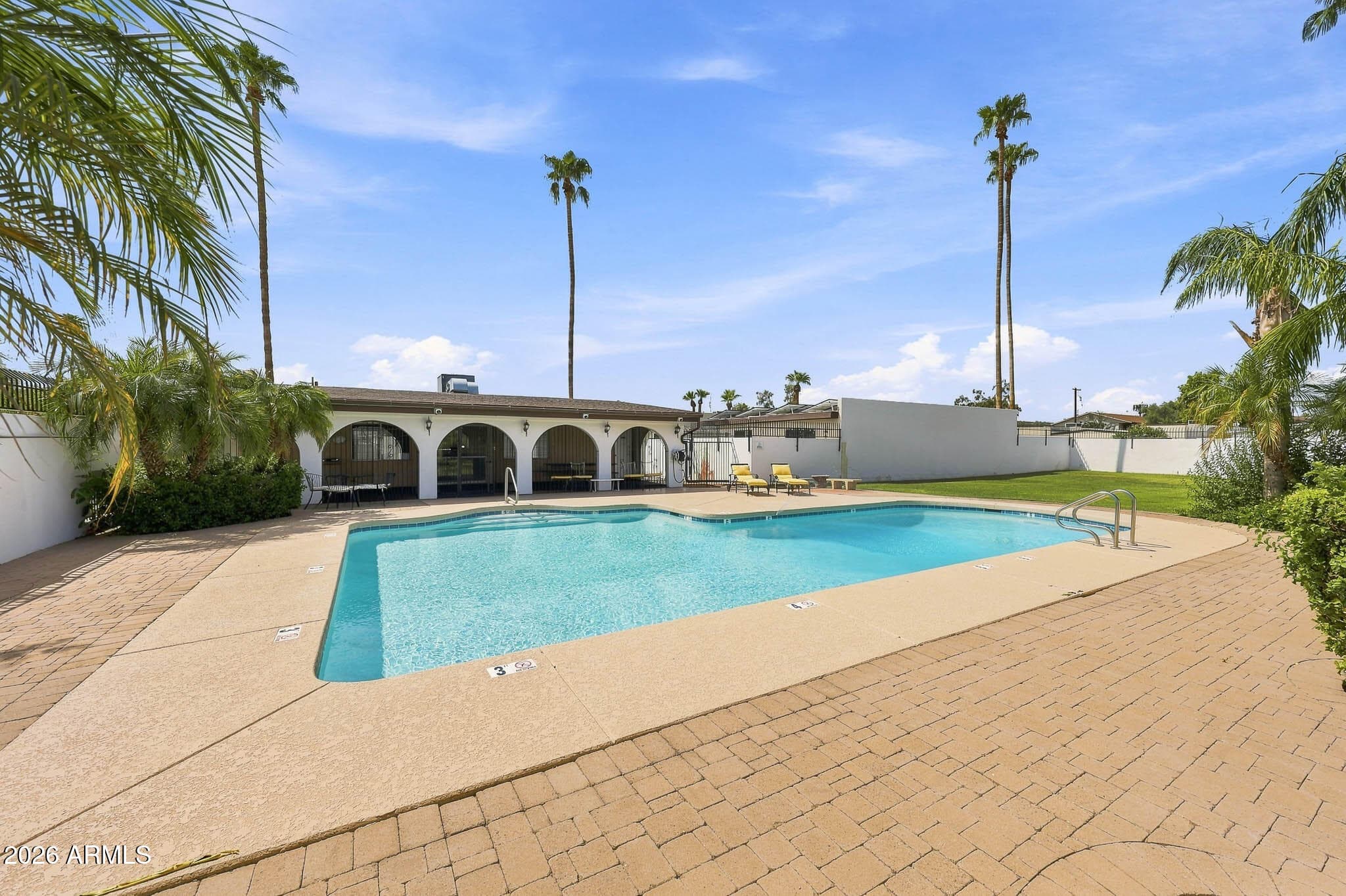 410 W Laguna Drive — photo 4