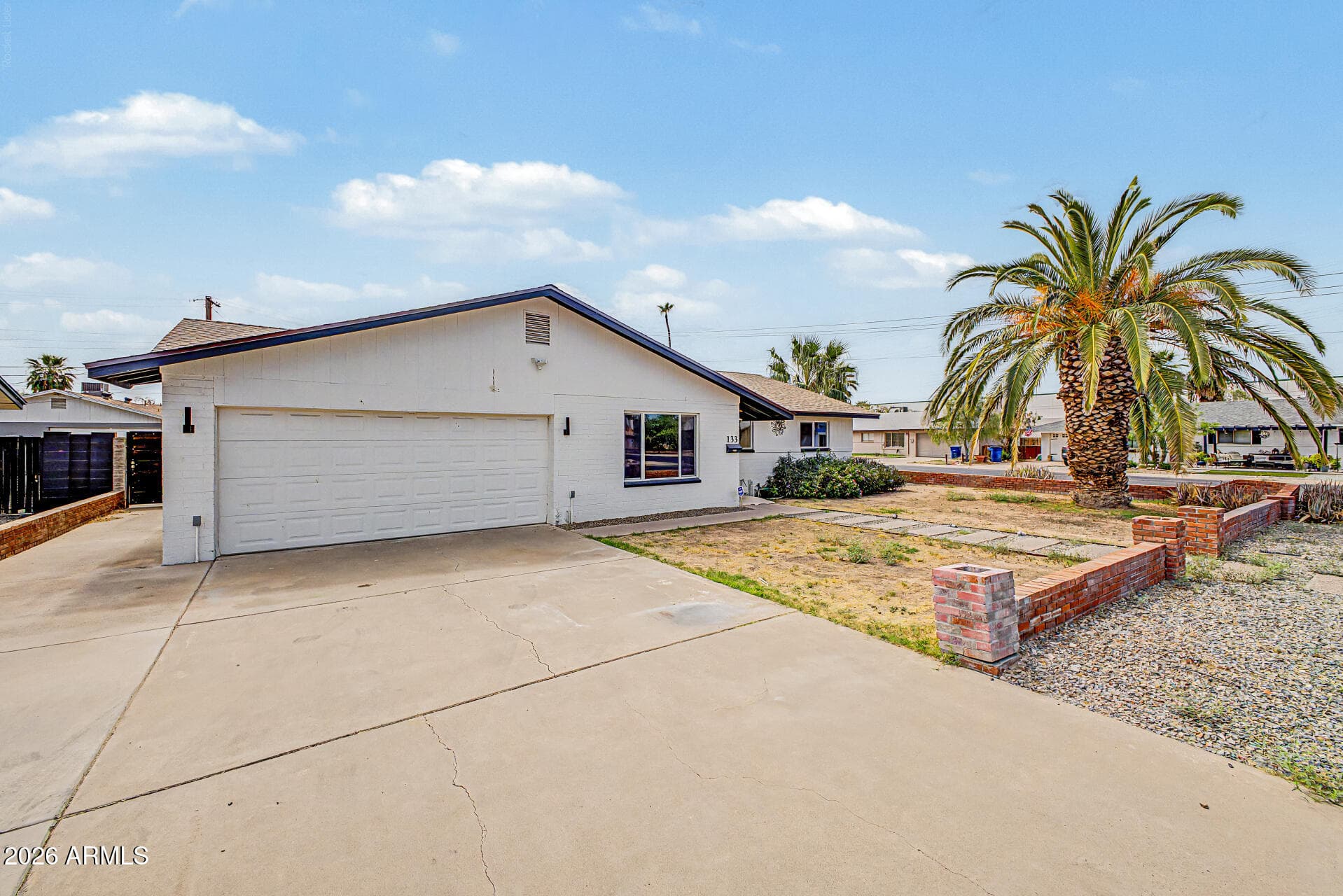 133 W Balboa Drive — photo 2