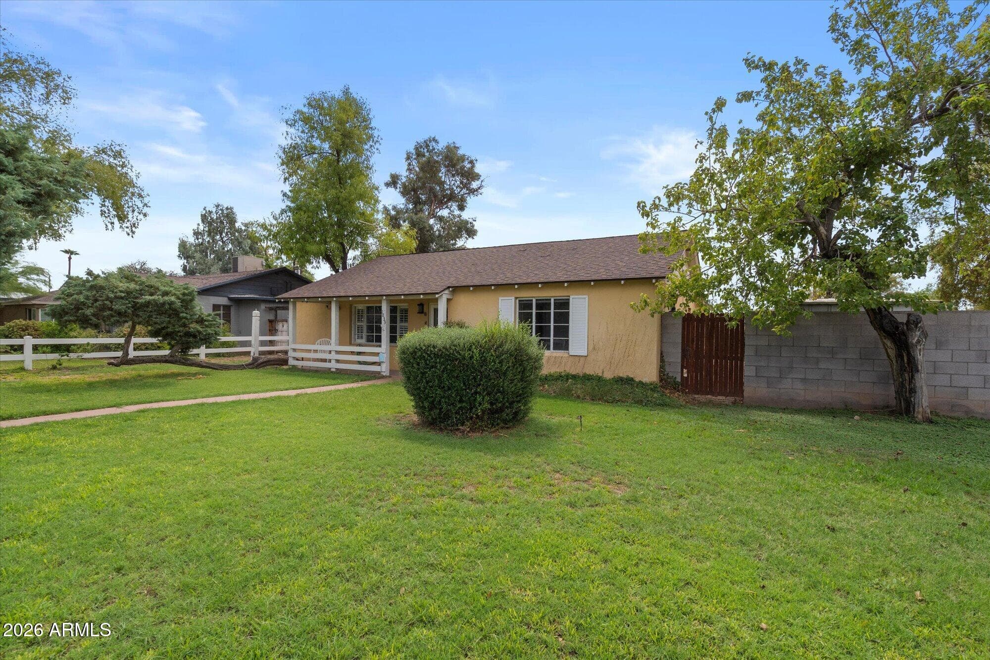 1833 E Roma Avenue — photo 2