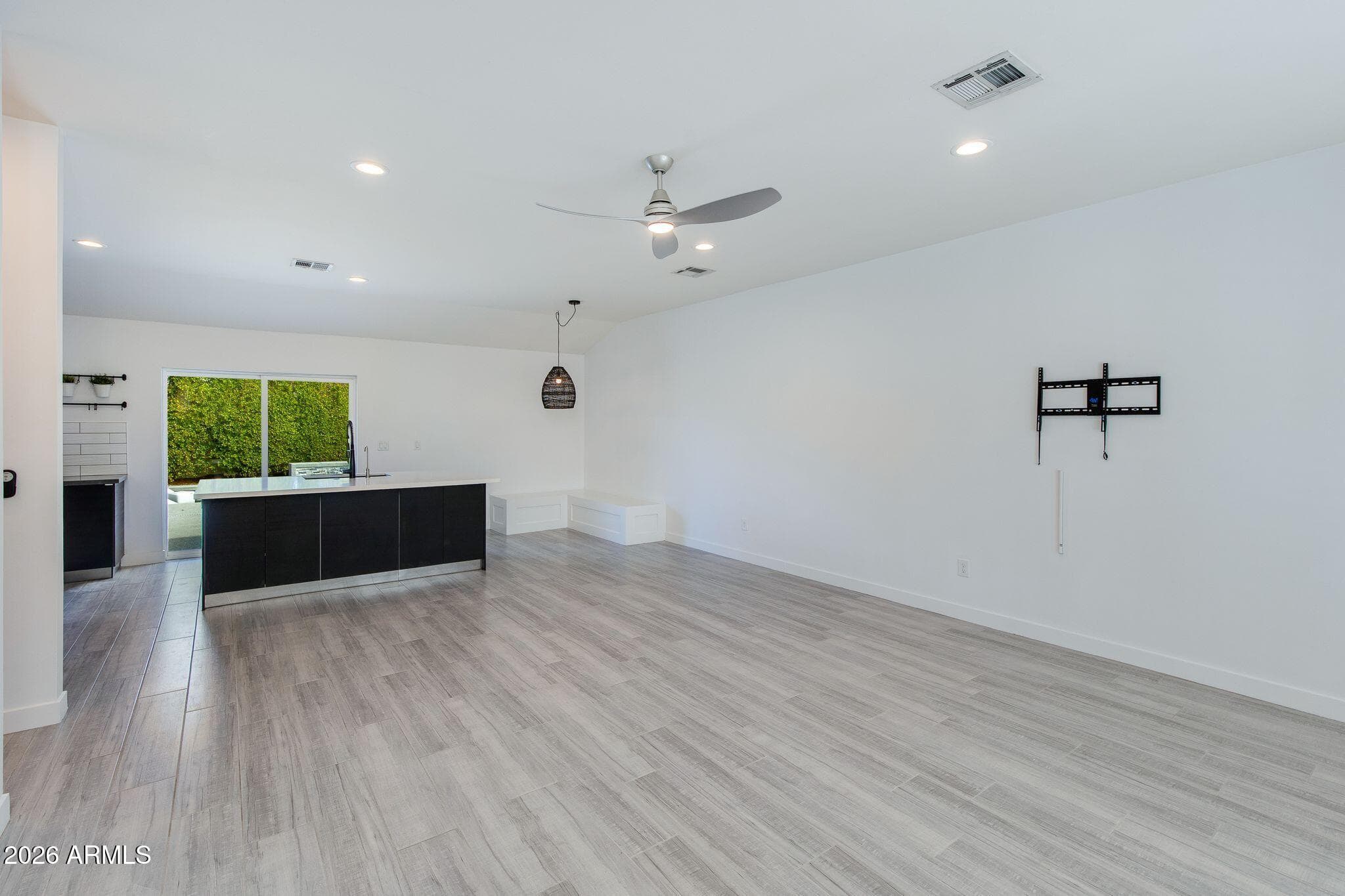 8150 E Columbus Avenue — photo 5