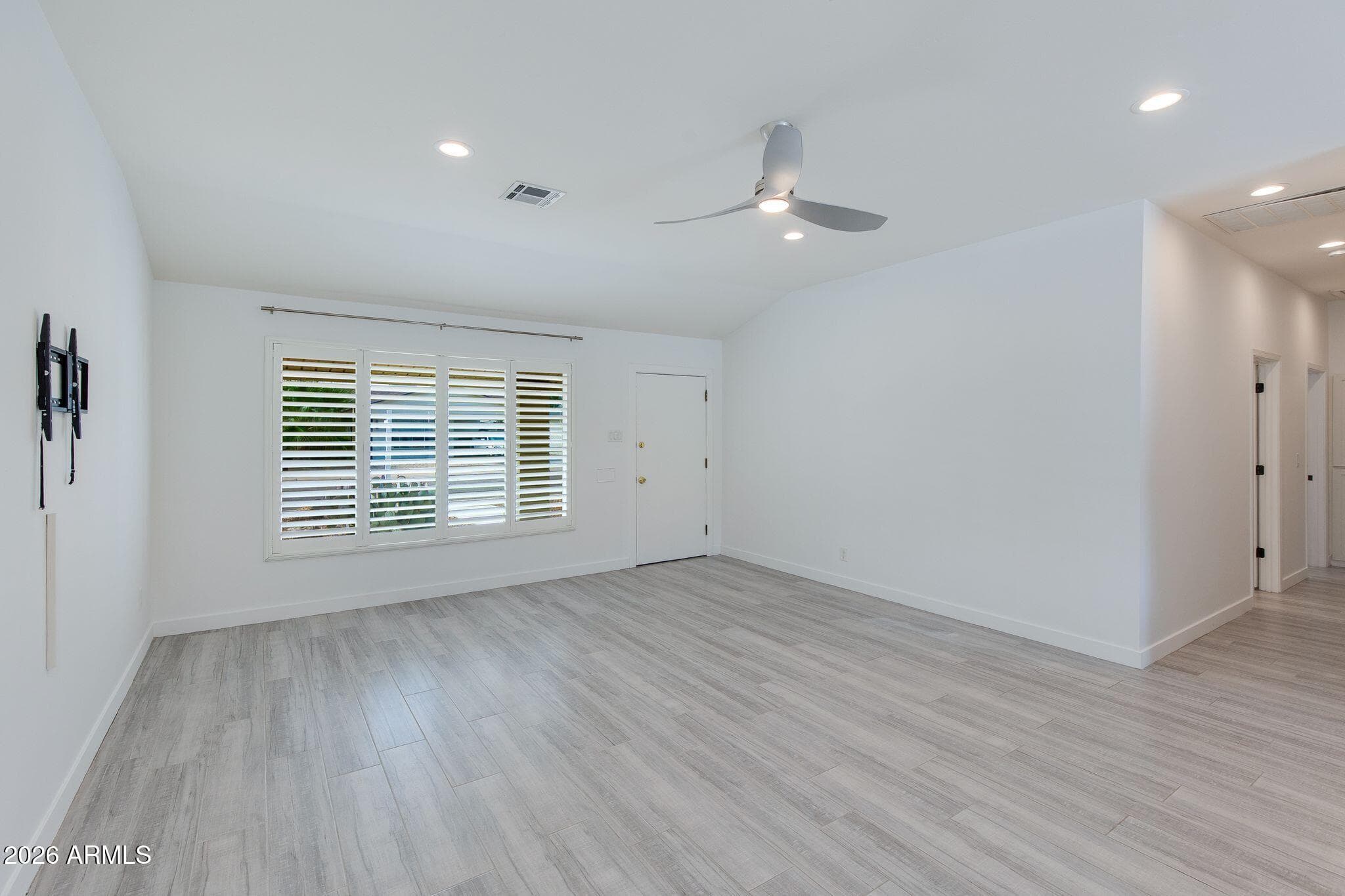 8150 E Columbus Avenue — photo 6