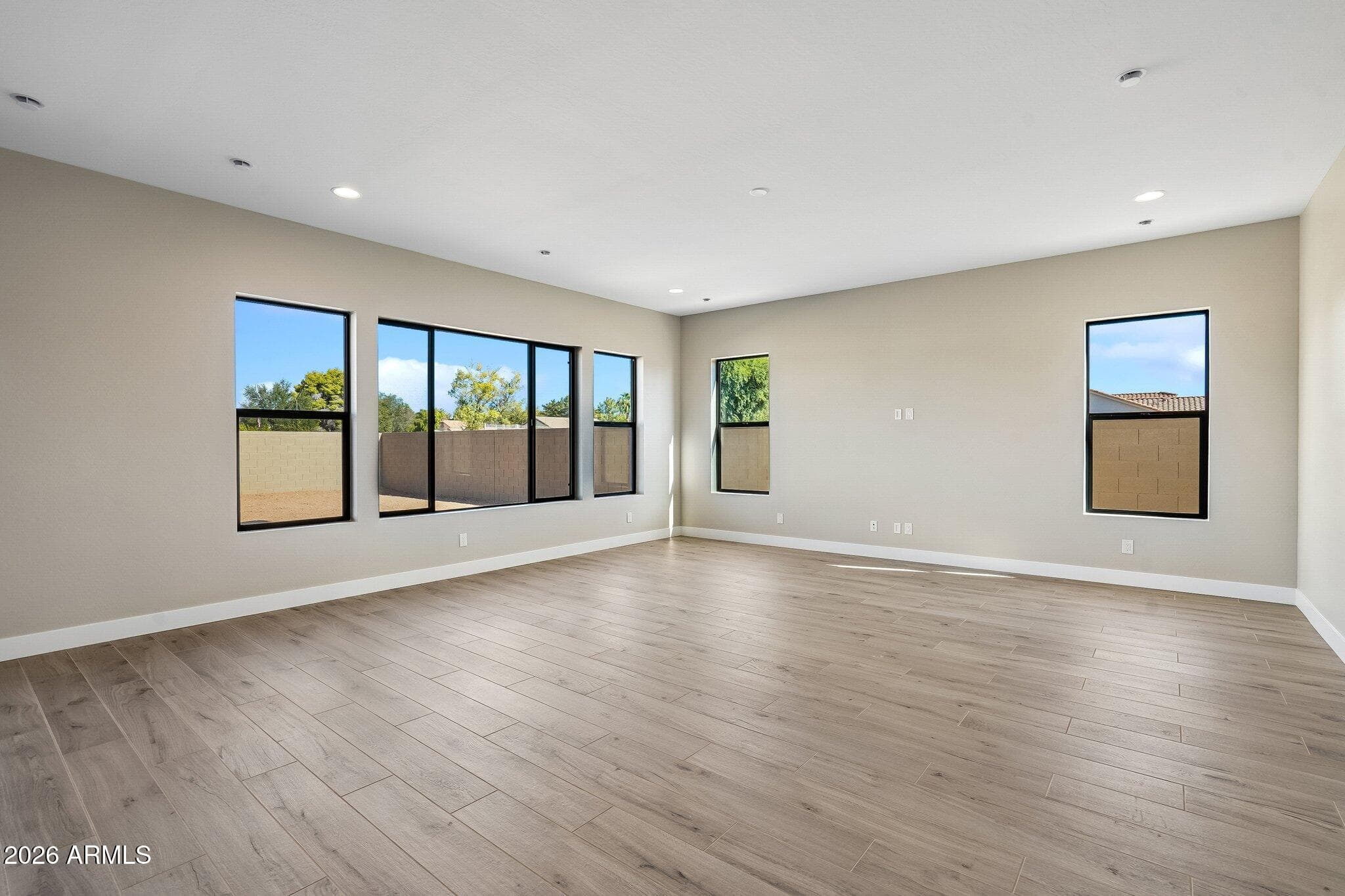 329 N Silverado Street — photo 4