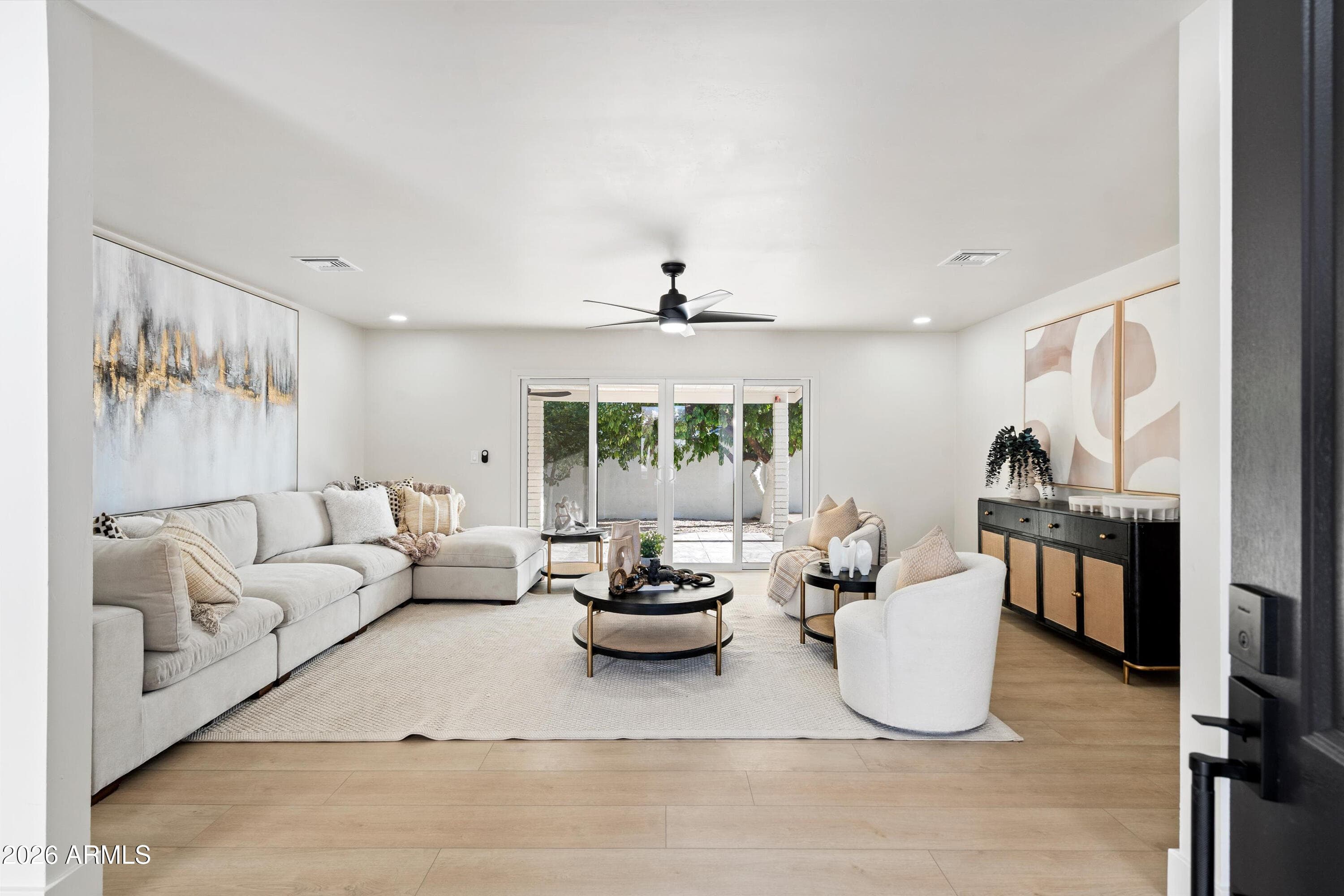 709 E Royal Palm Road — photo 3
