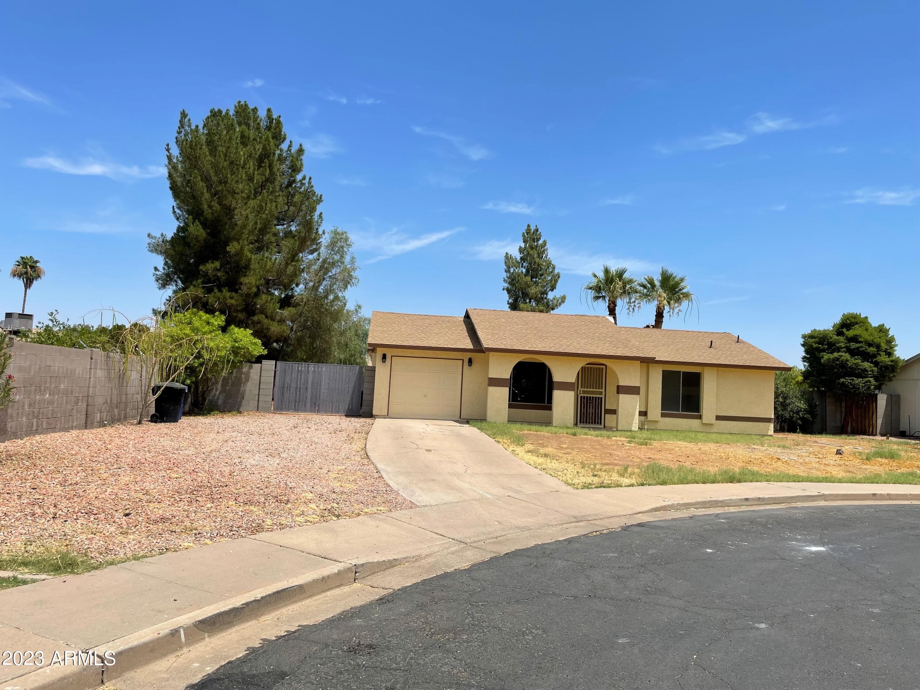 2834 E Juanita Avenue — photo 2