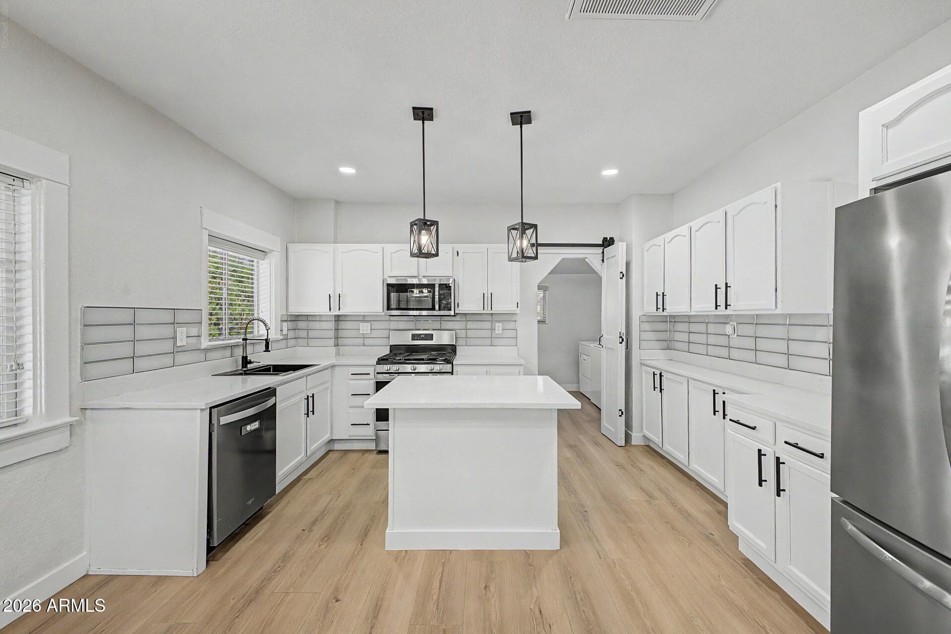 2037 N Mitchell Street — photo 2