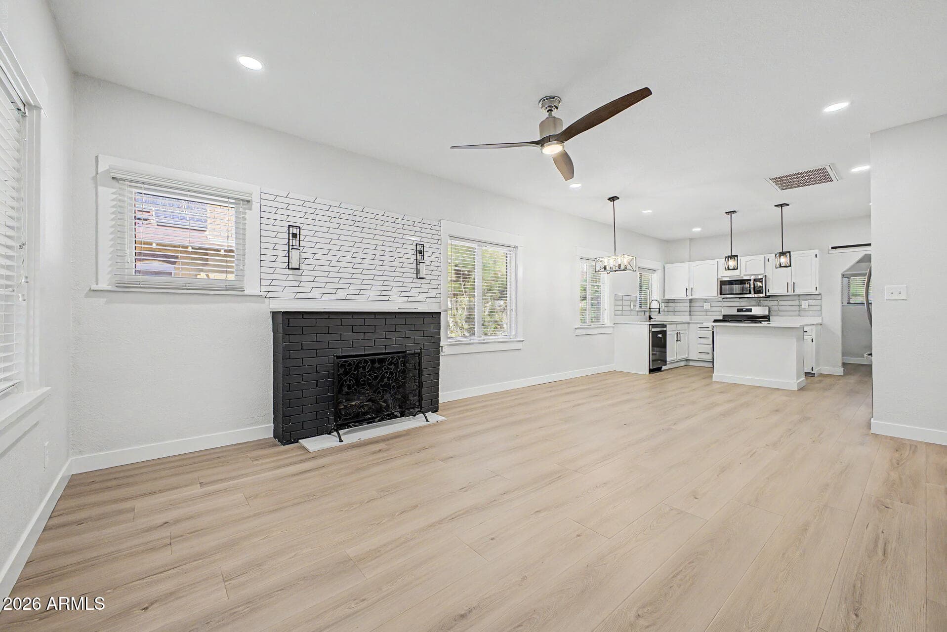 2037 N Mitchell Street — photo 4