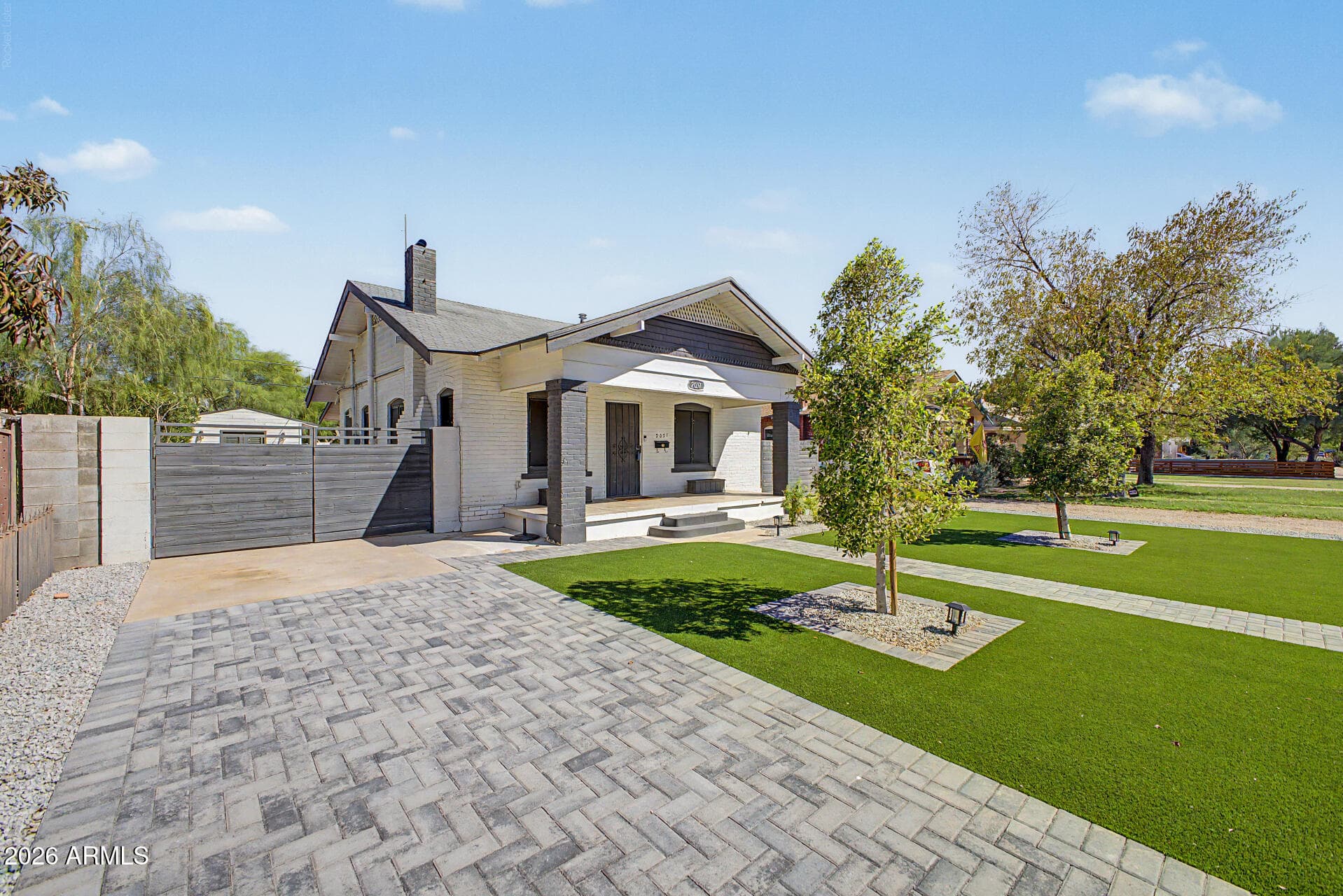 2037 N Mitchell Street — photo 3