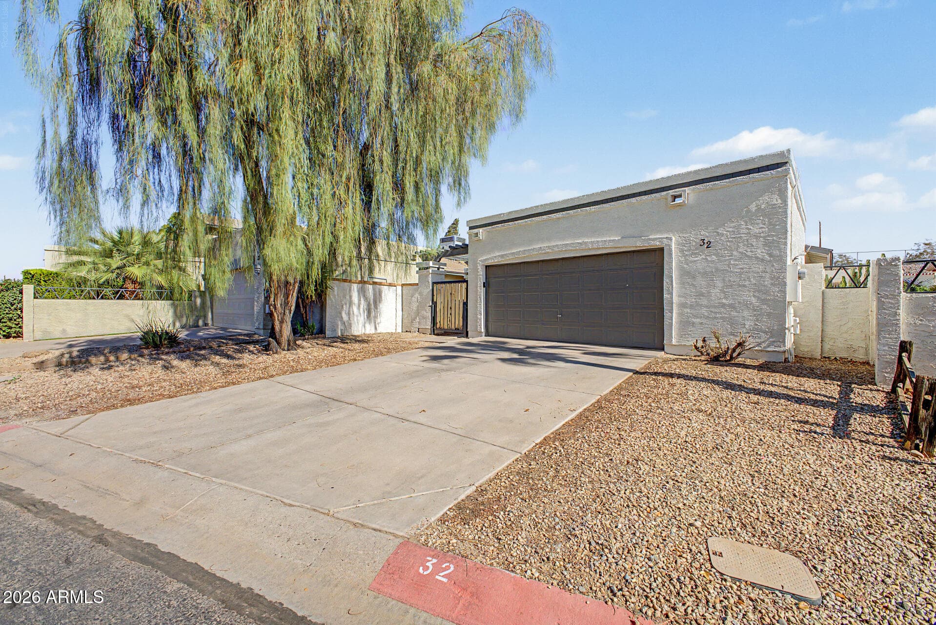 619 E Jensen Street 32